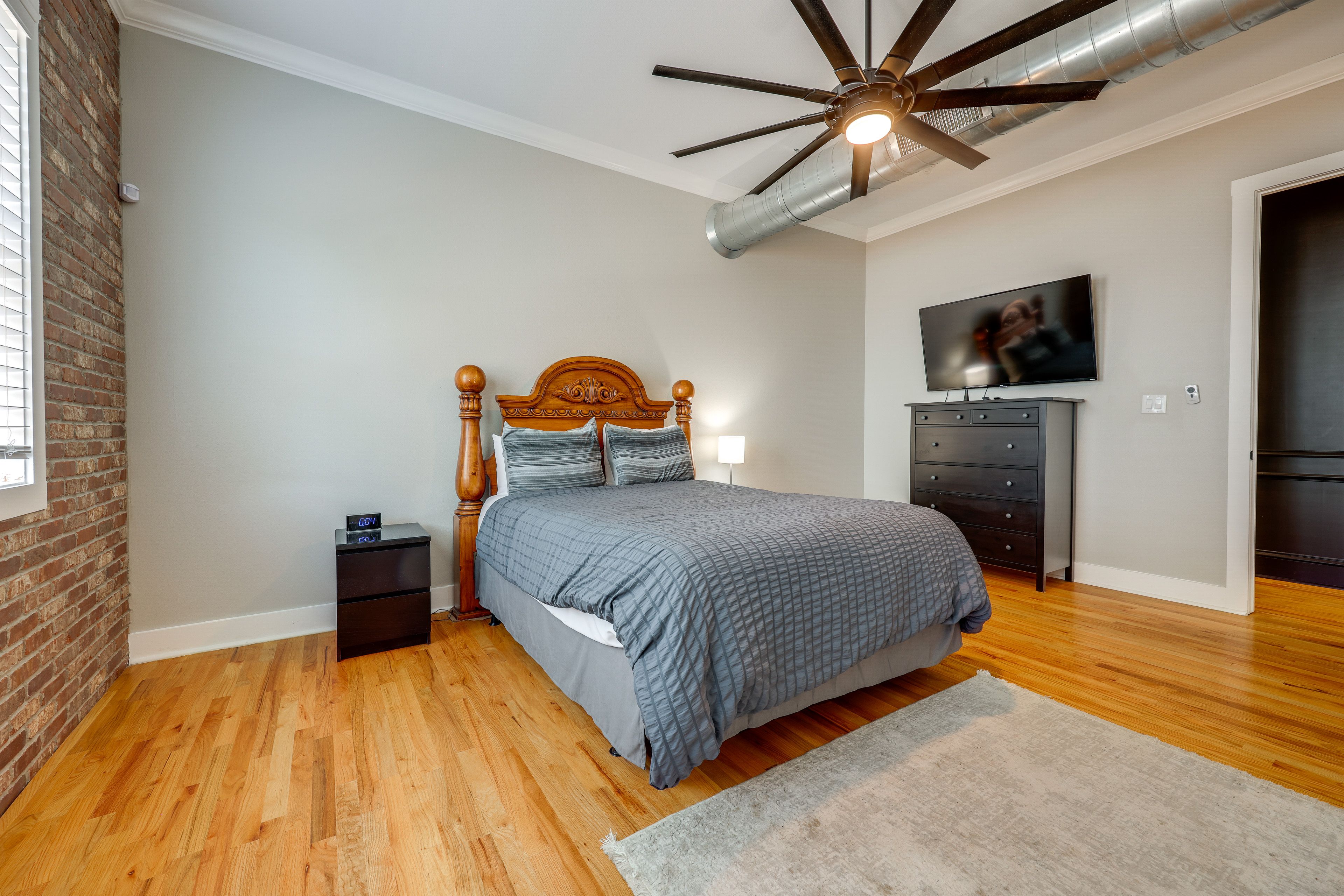 Bedroom 1 | Queen Bed | 1st Floor