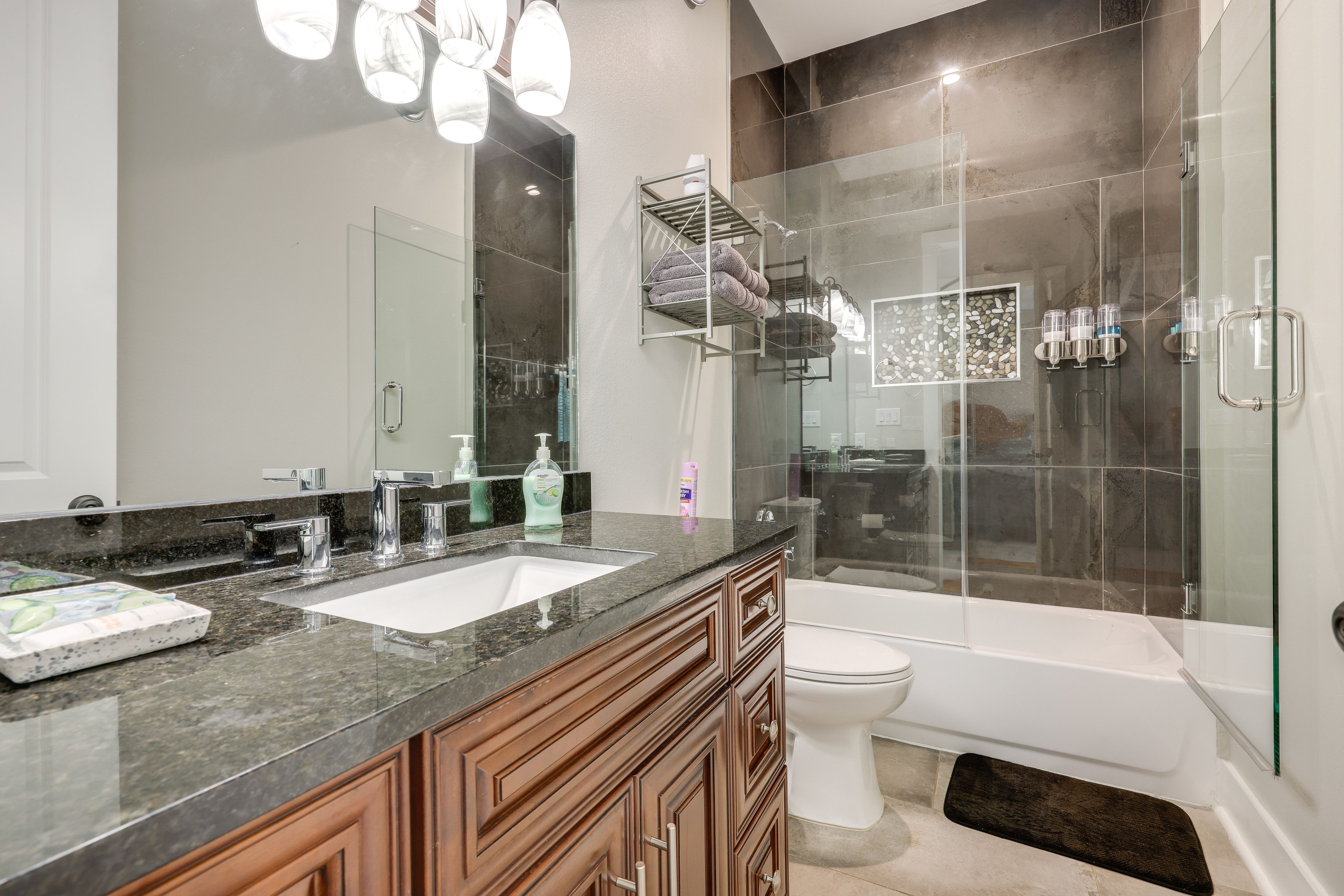 Full Bathroom | 1st Floor