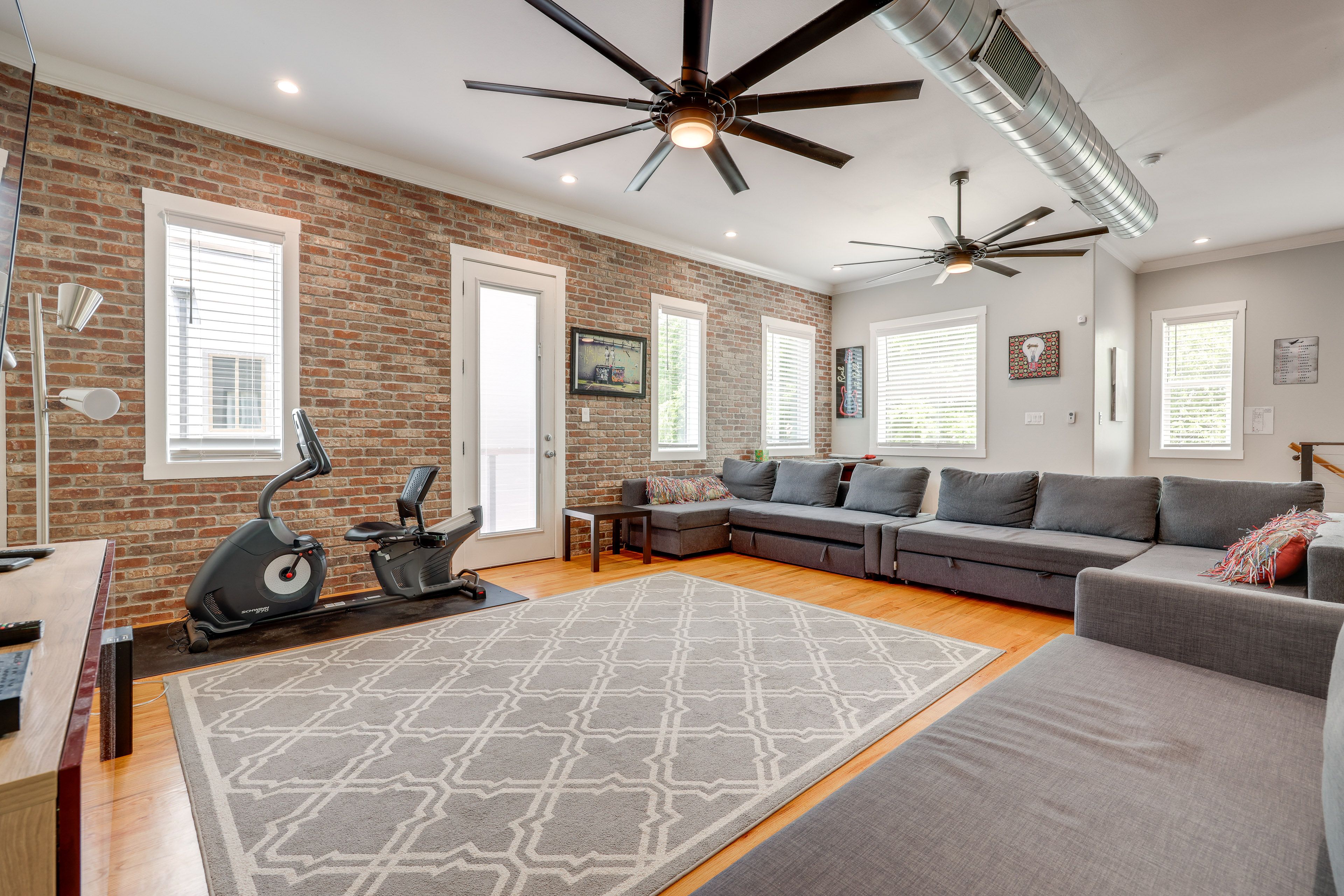 Loft | 3 Queen Sleeper Sofas | Exercise Bike | Smart TV | 2nd Floor