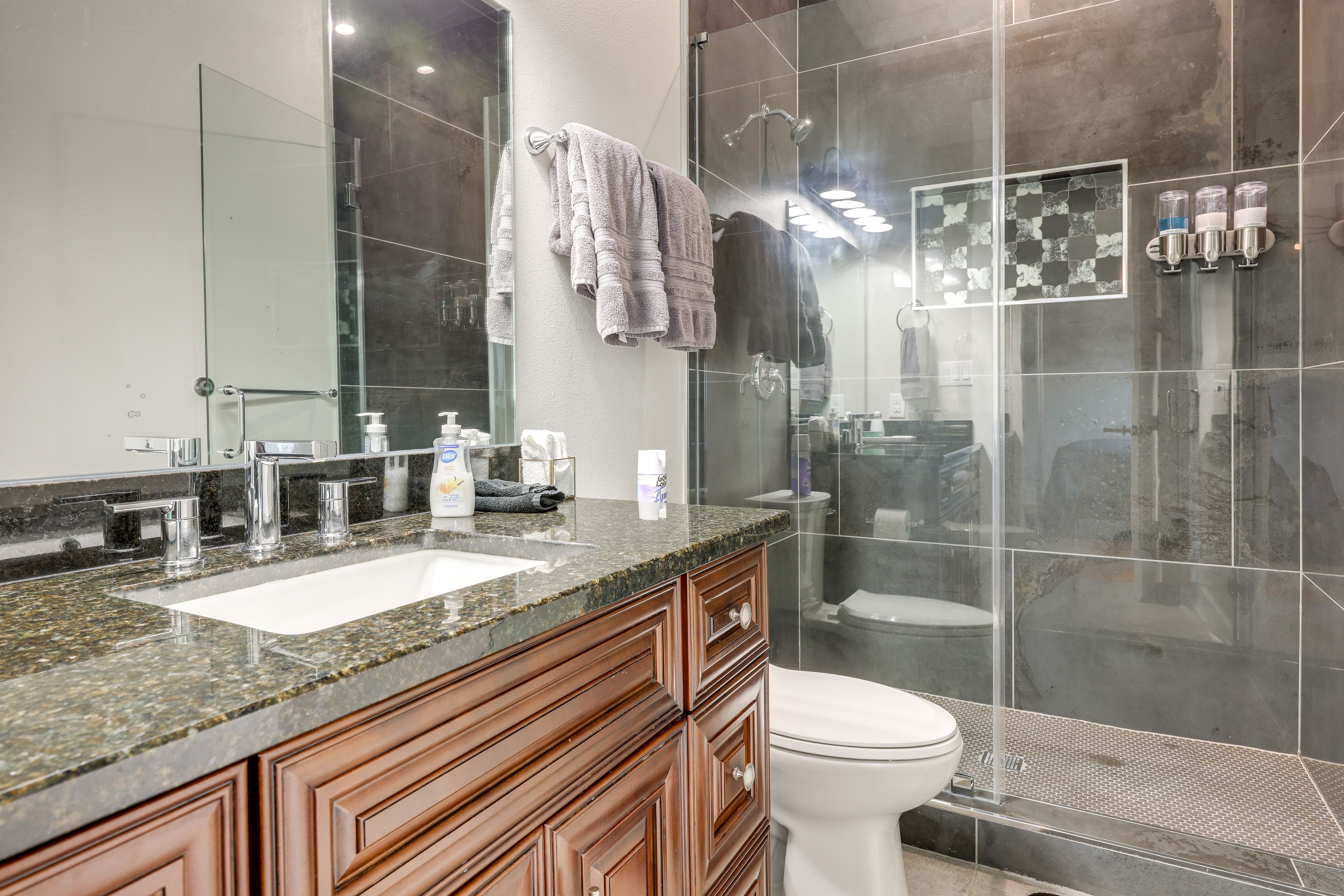 Full Bathroom | 2nd Floor