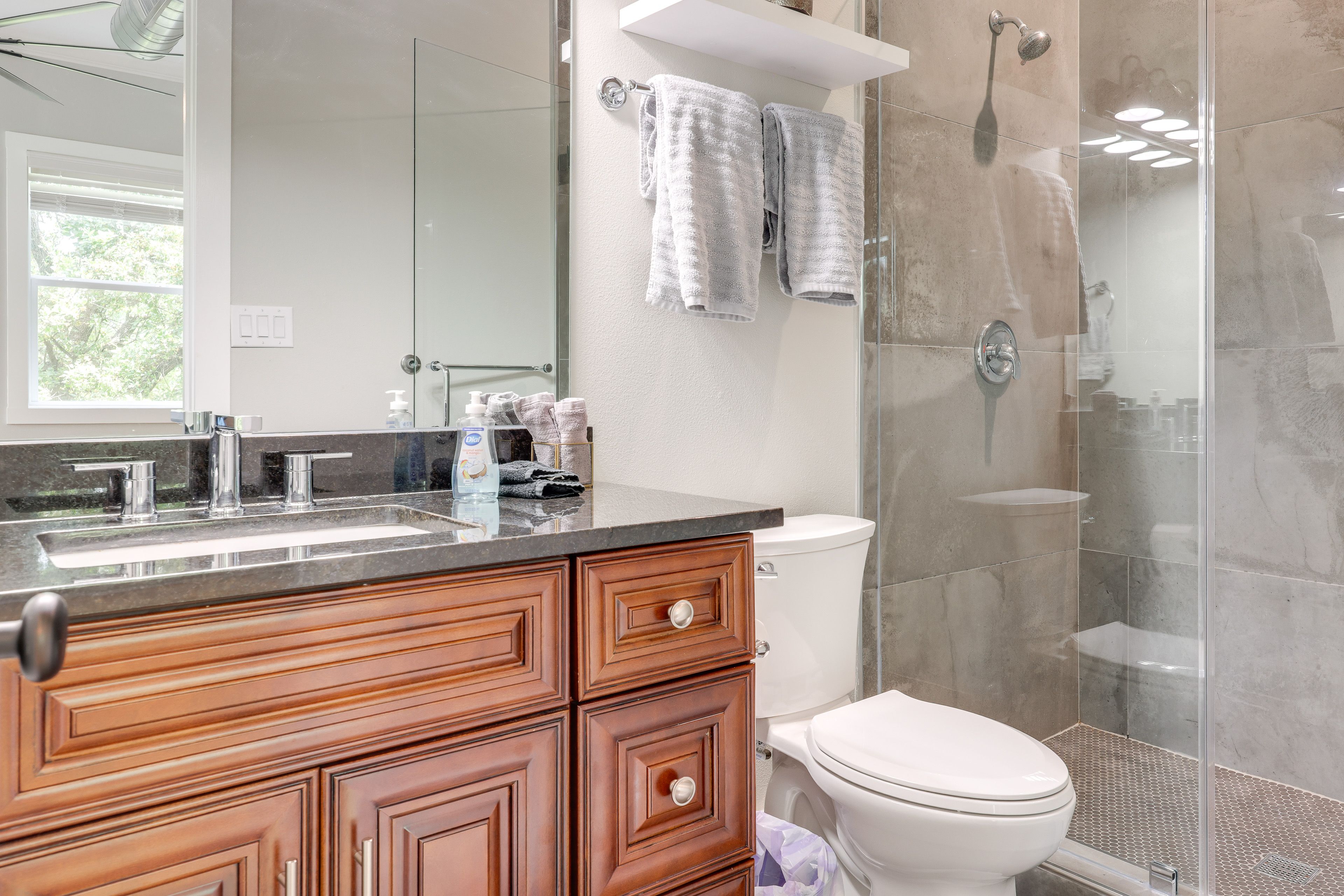 Full Bathroom | 2nd Floor