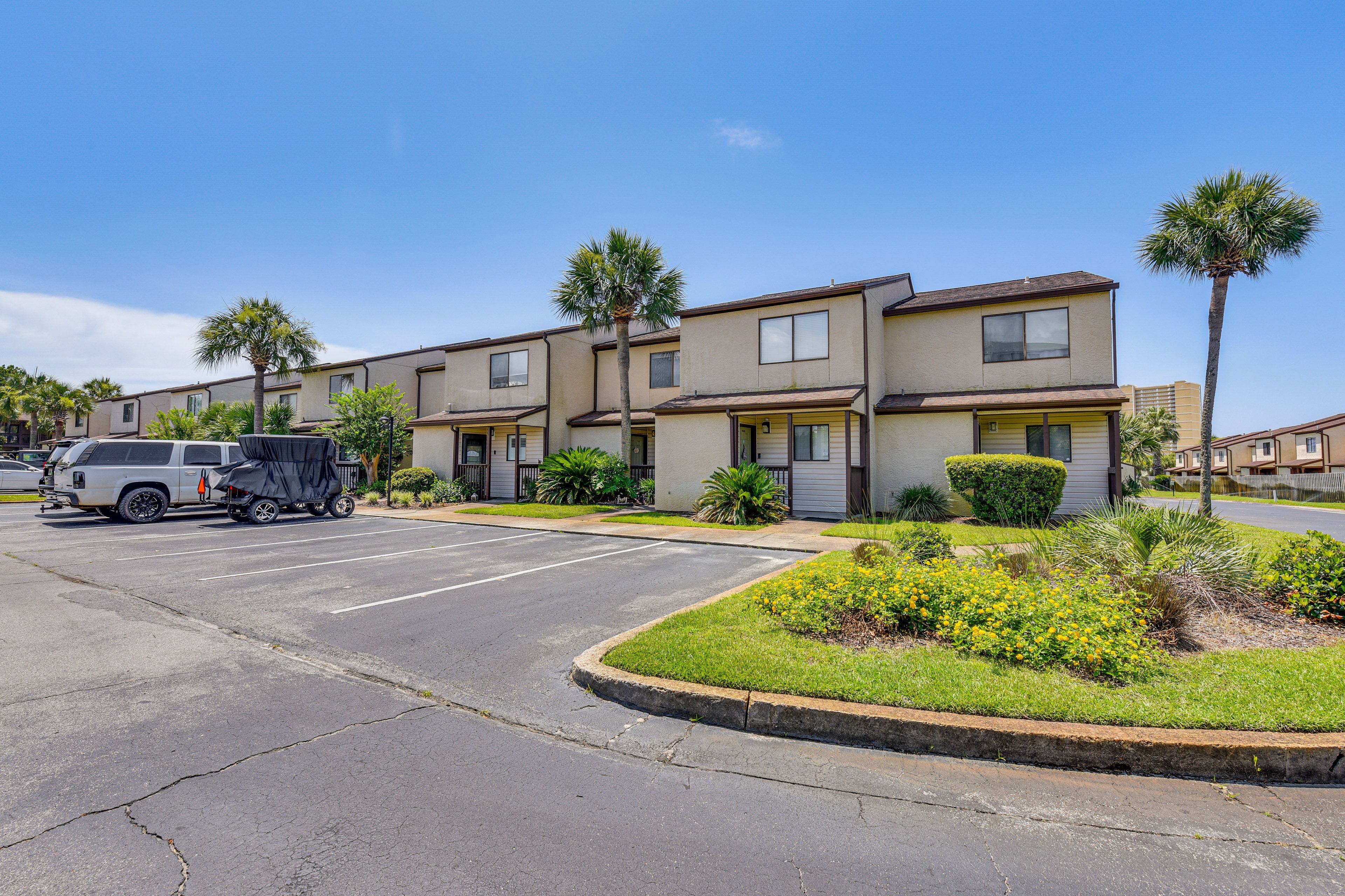 Community Parking Lot (1 Vehicle) | Parking w/ Fee (Paid On-Site)