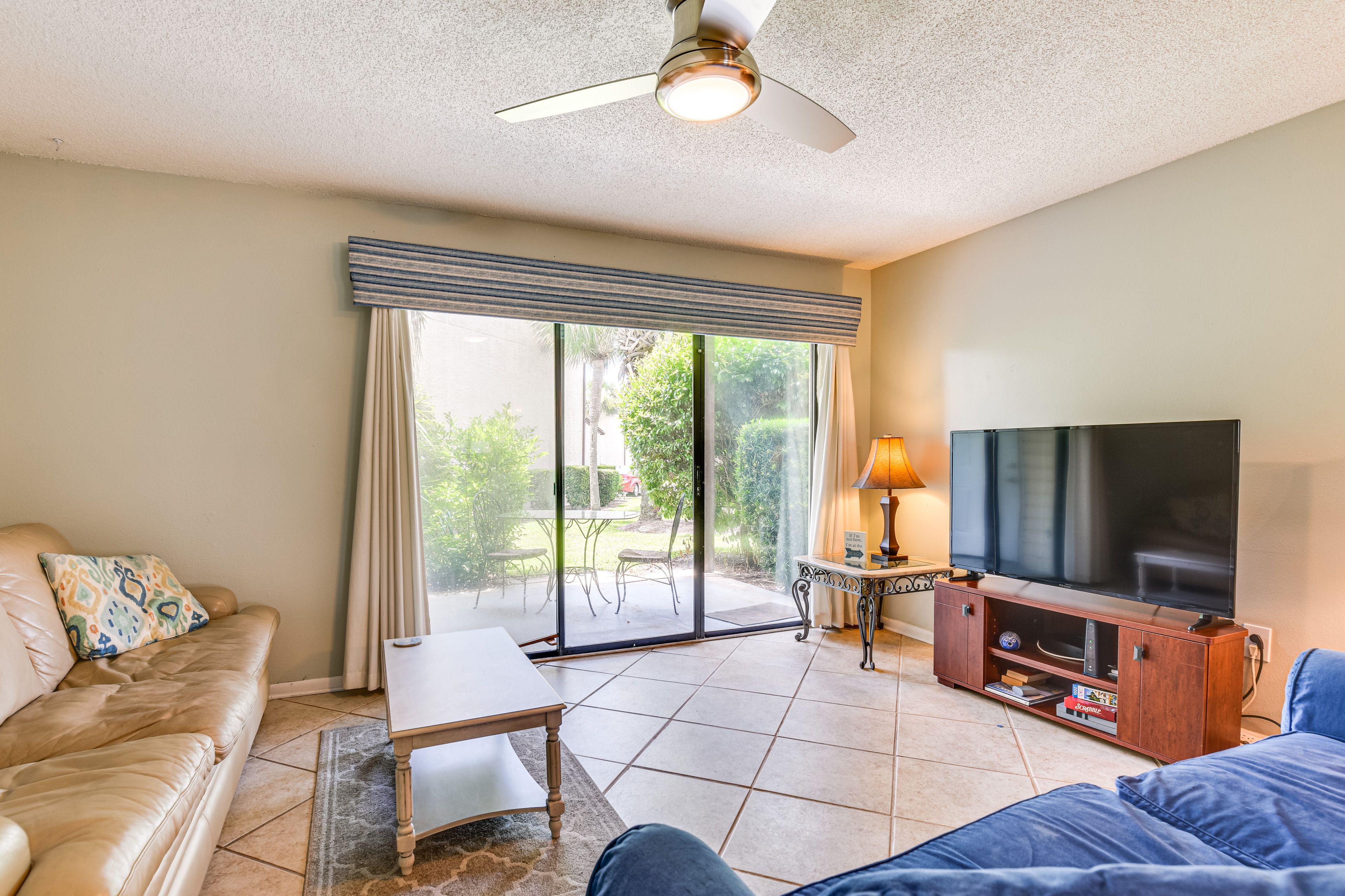Living Room | Free WiFi | Full Sleeper Sofa | Smart TV | 1st Floor