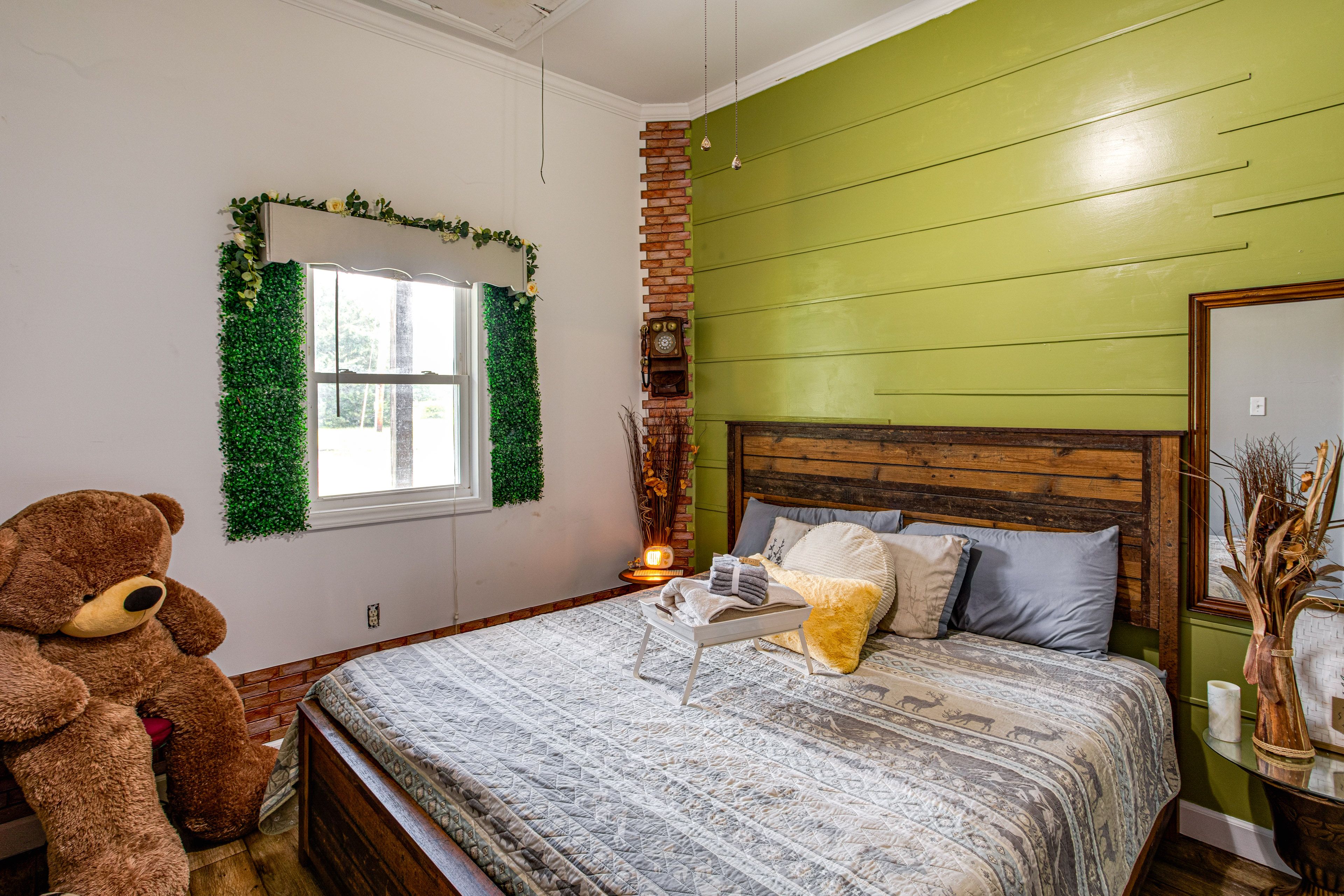 Bedroom 1 | King Bed