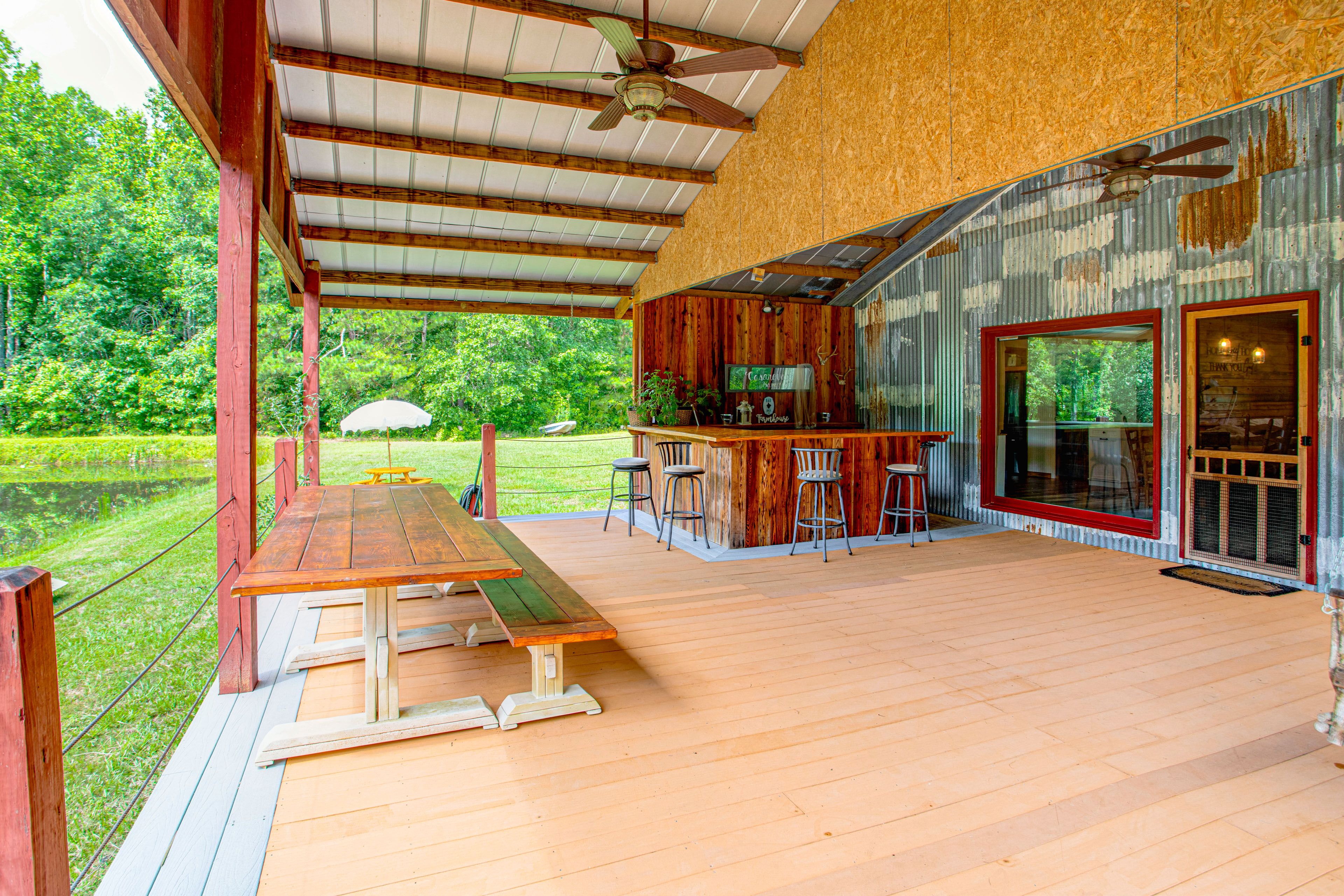 Cabin Exterior | Covered Deck