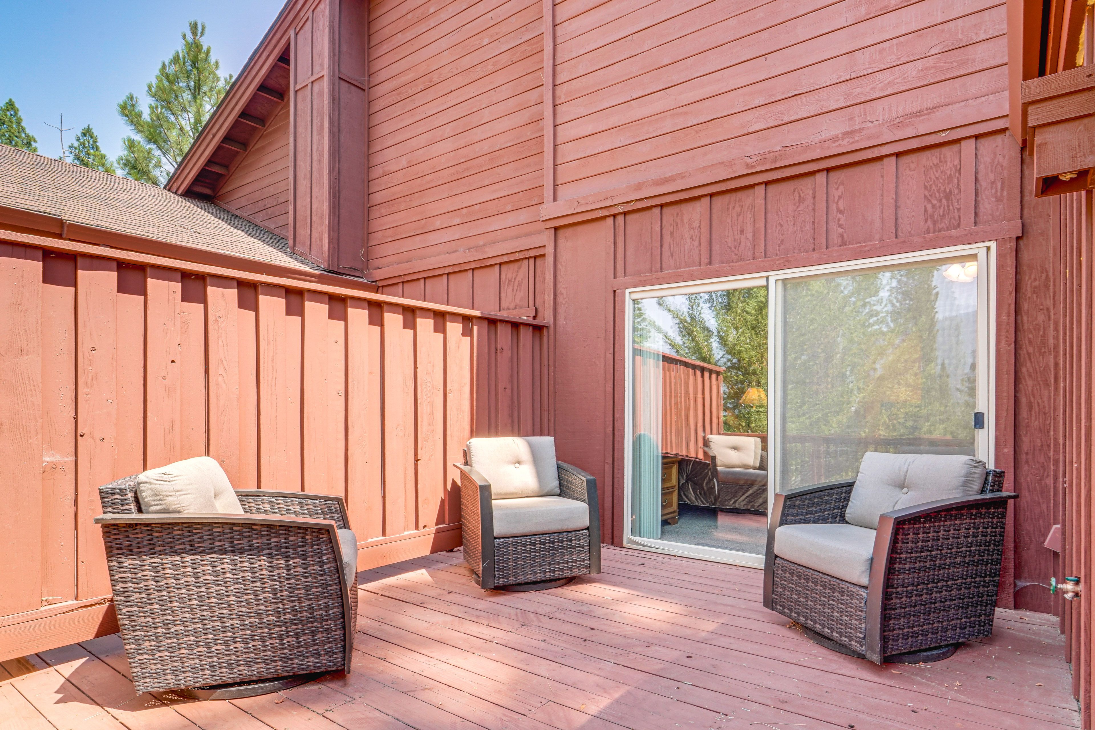 Deck | Gas Grill | Dining Area | Lounge Seating