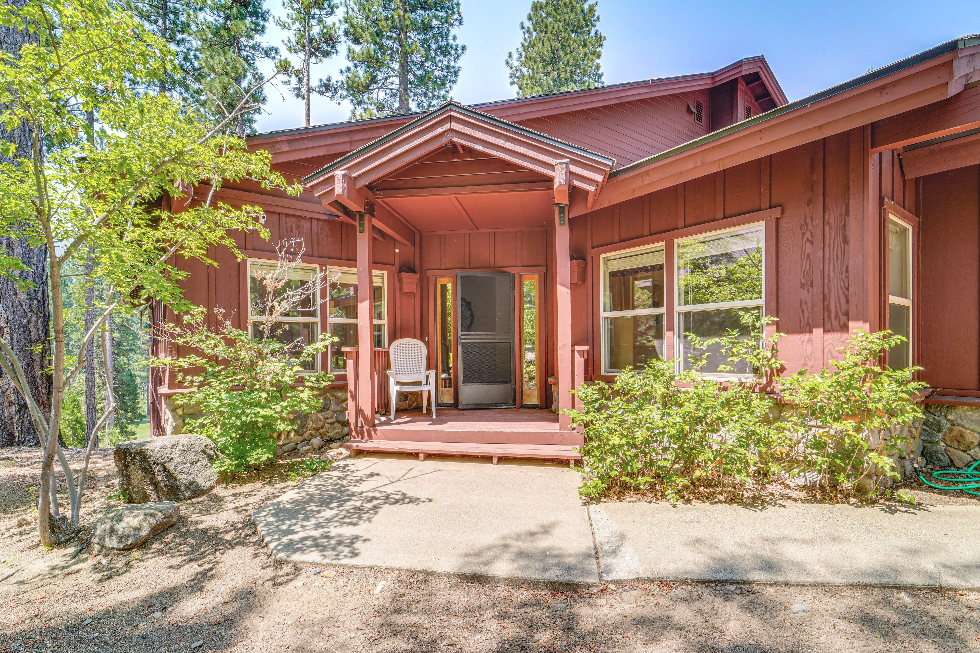 Front Entrance | Mountain & Golf Course Views | Single-Story Unit