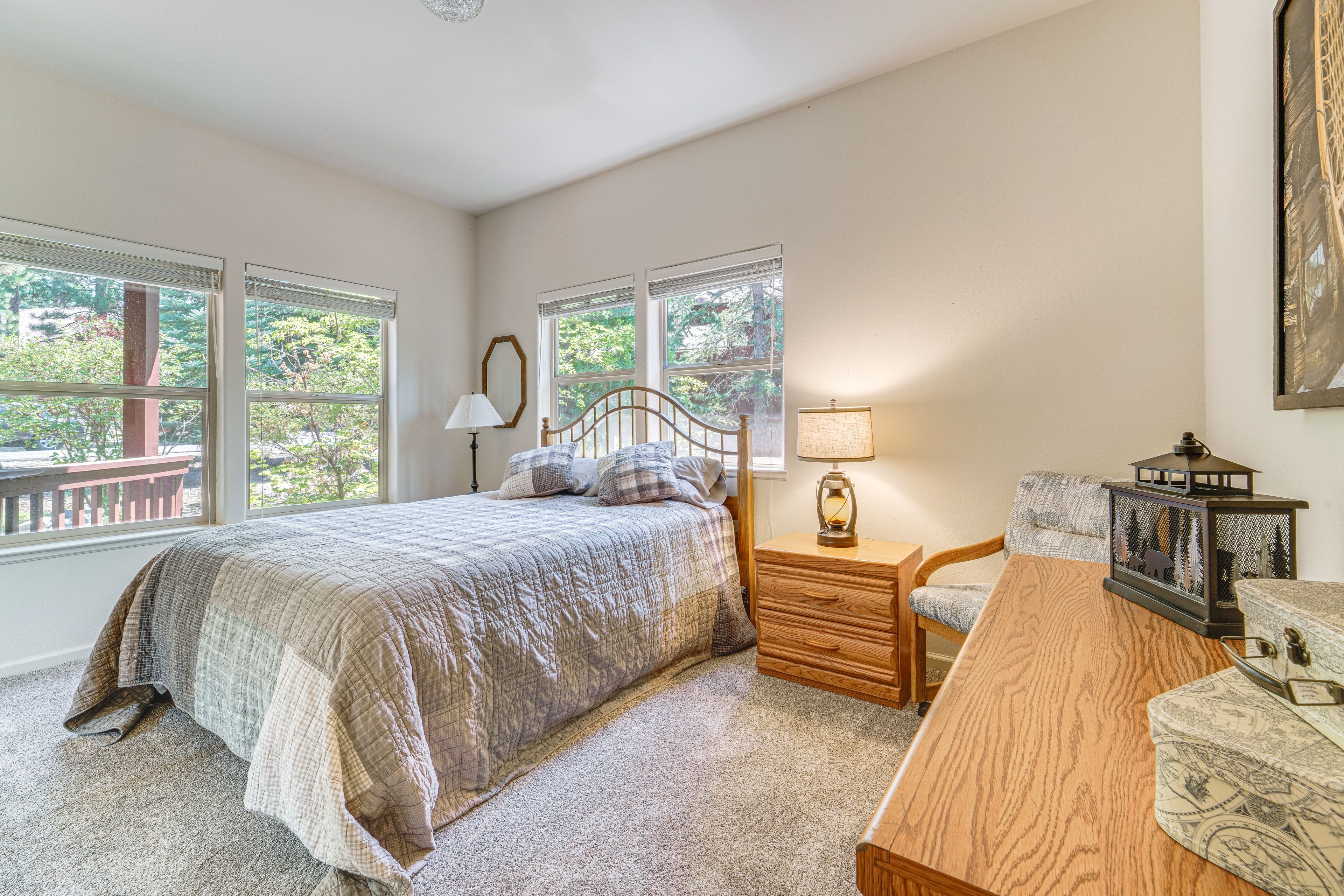 Bedroom 2 | Queen Bed