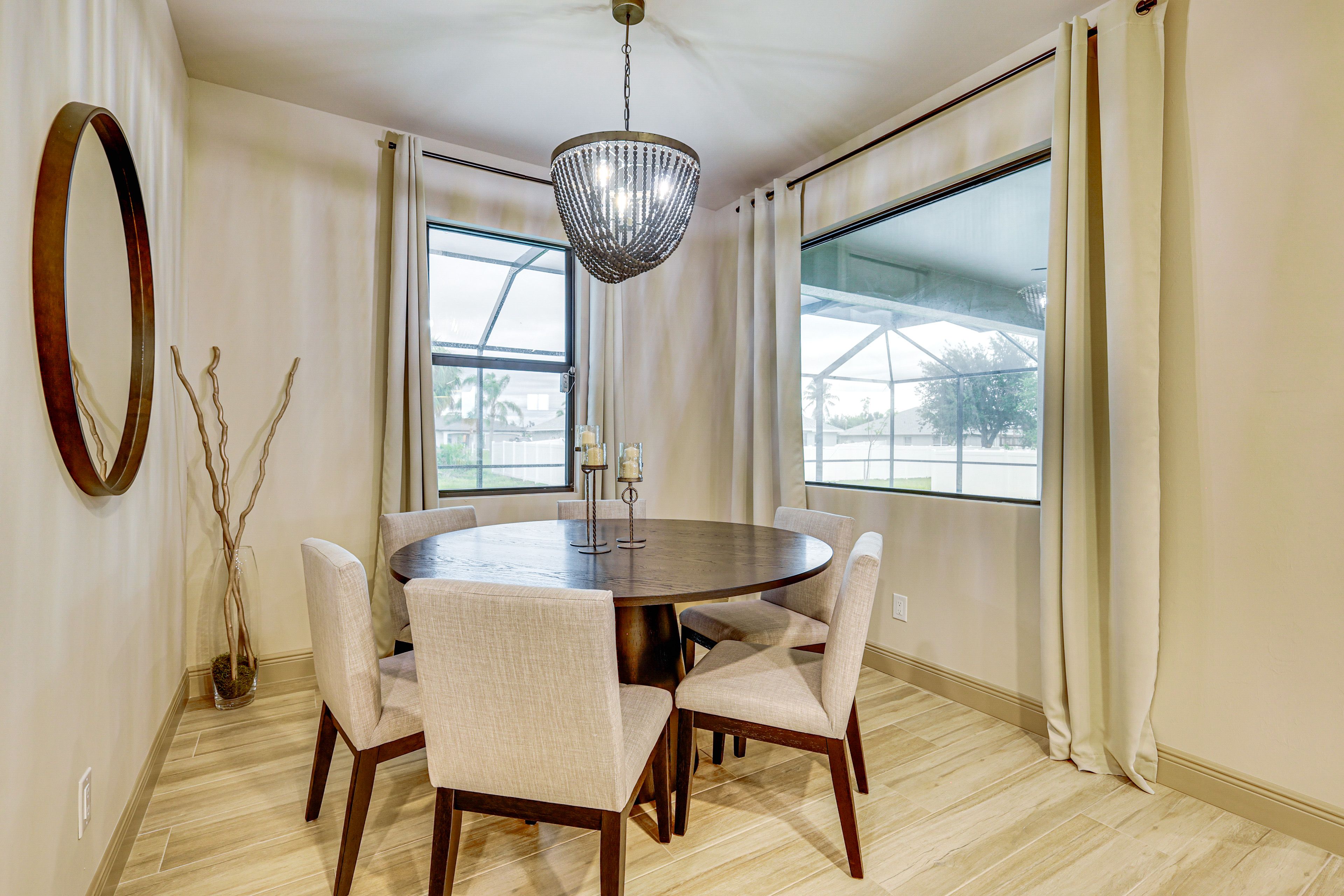 Dining Area | Dishware & Flatware | Central A/C