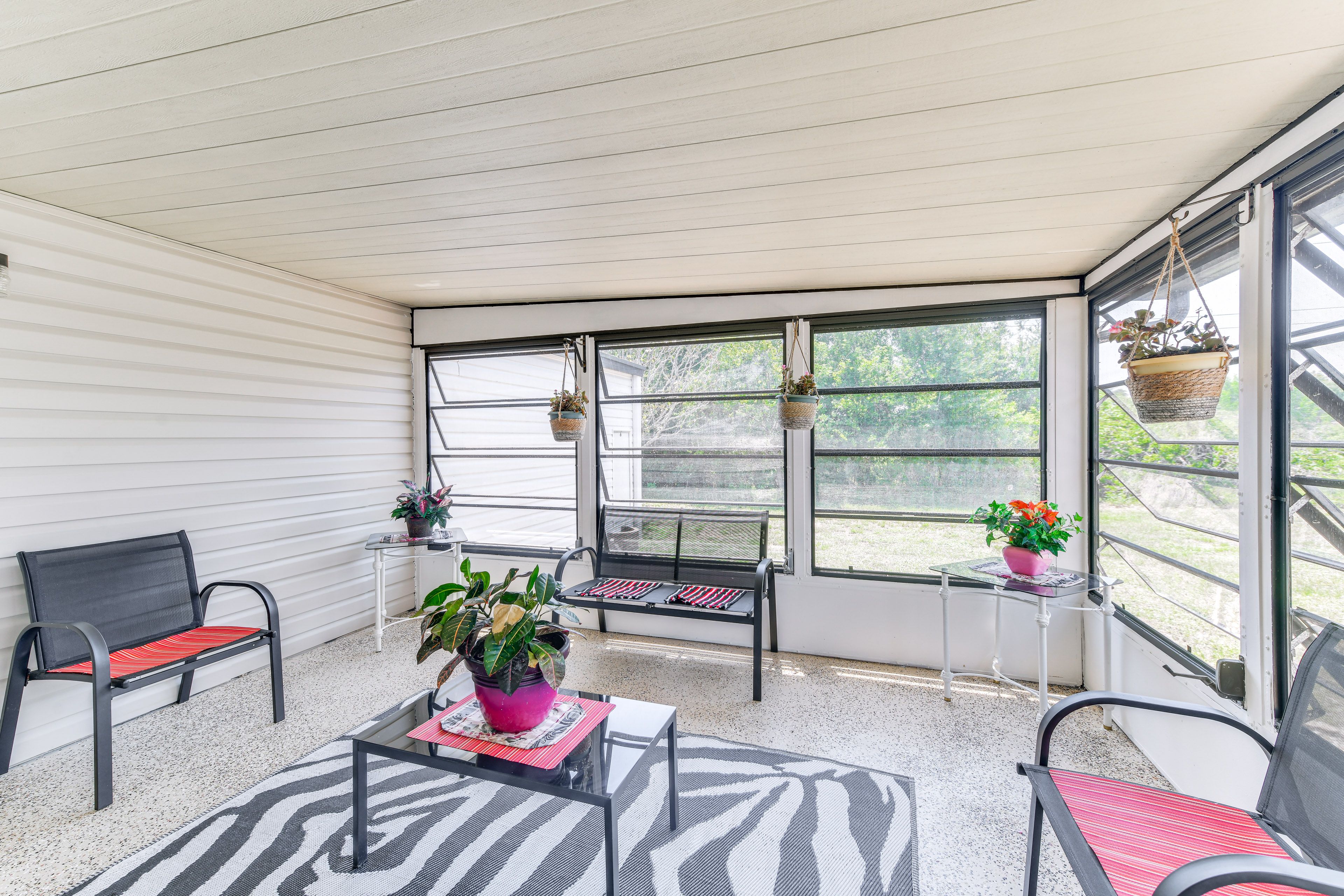 Lanai | Seating