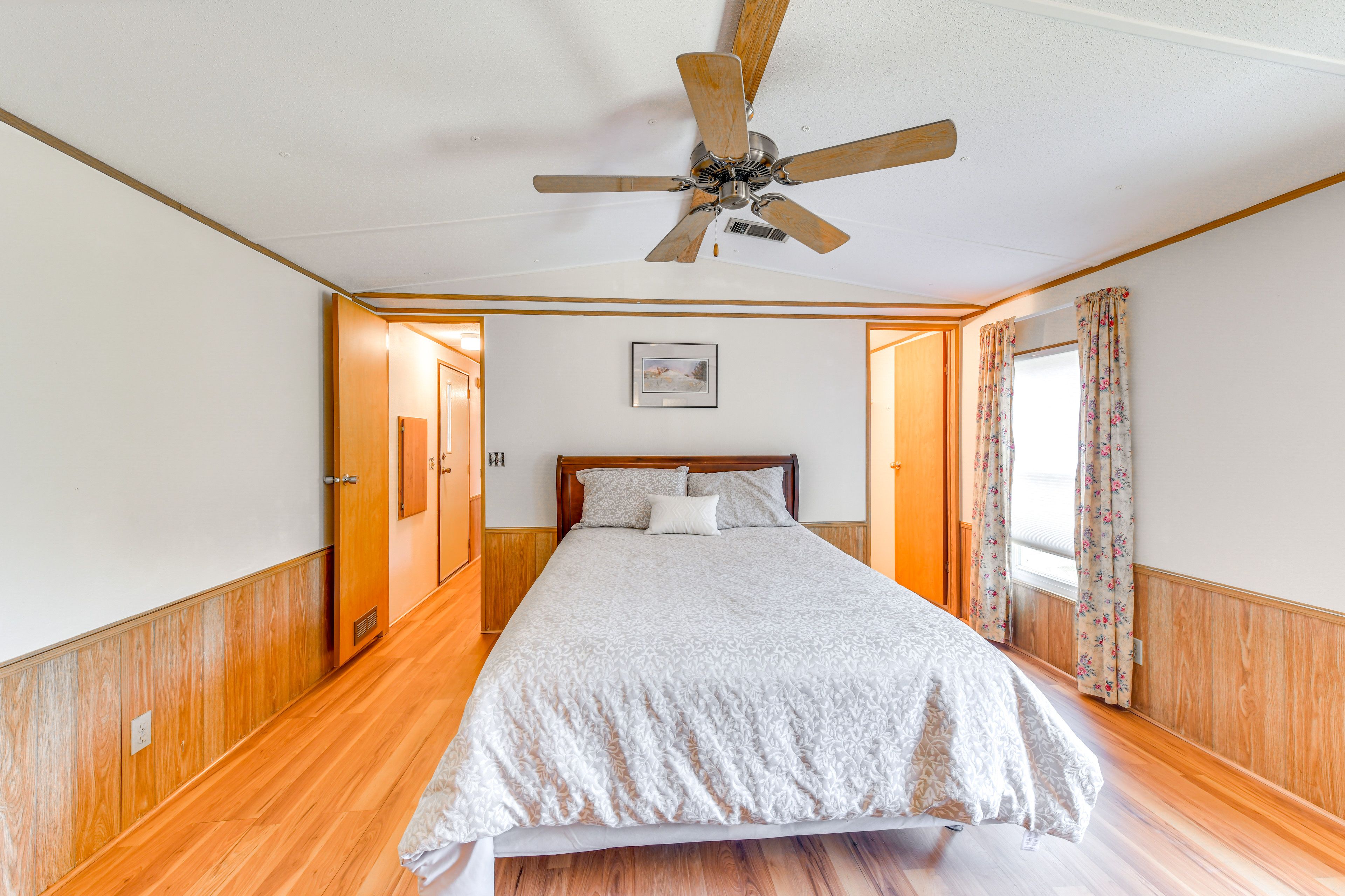 Bedroom Suite 1 | Queen Bed