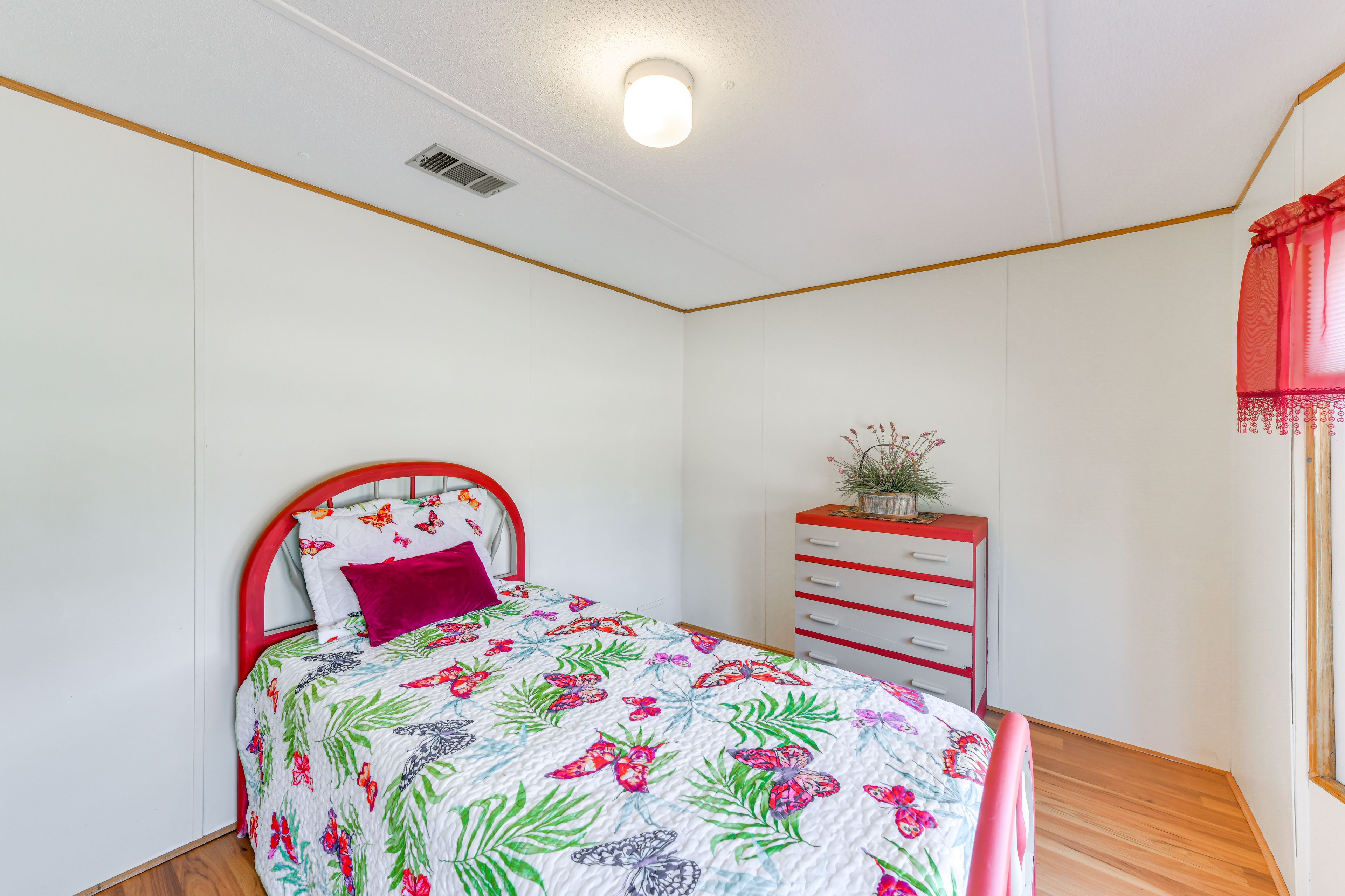 Bedroom 2 | Twin Bed w/ Twin Trundle