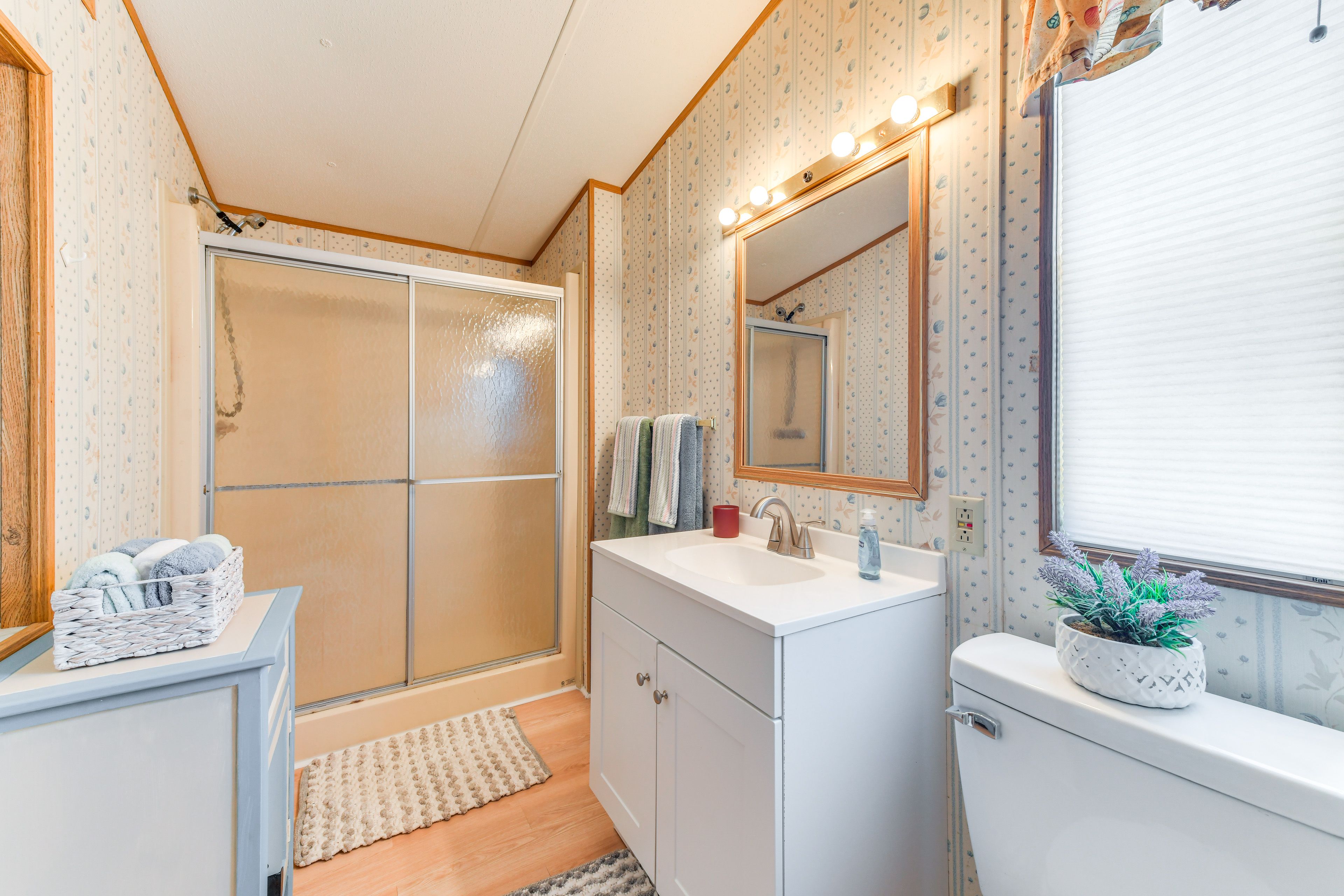 En-Suite Bathroom | Towels Provided