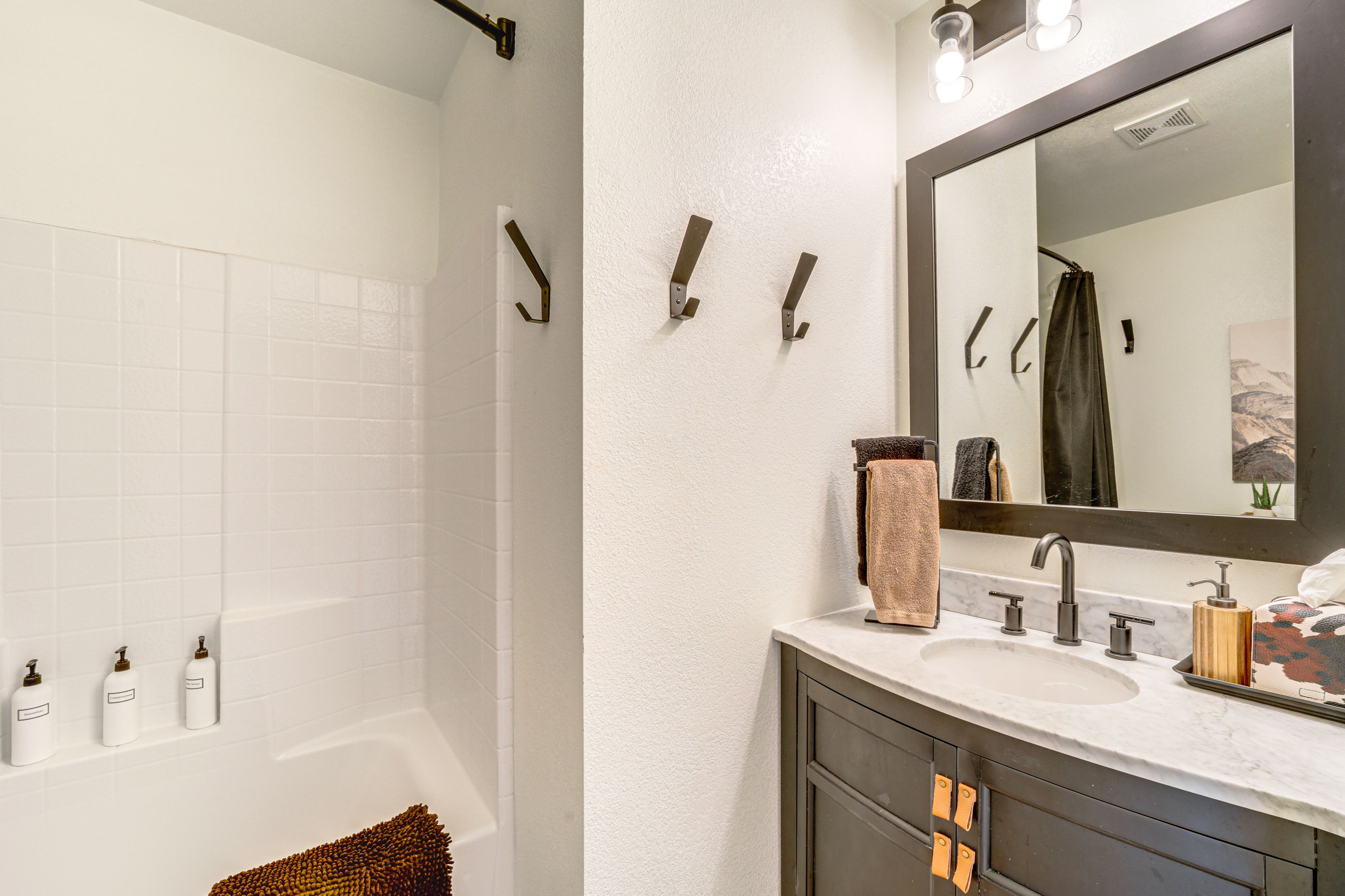 Full Bathroom | 1st Floor