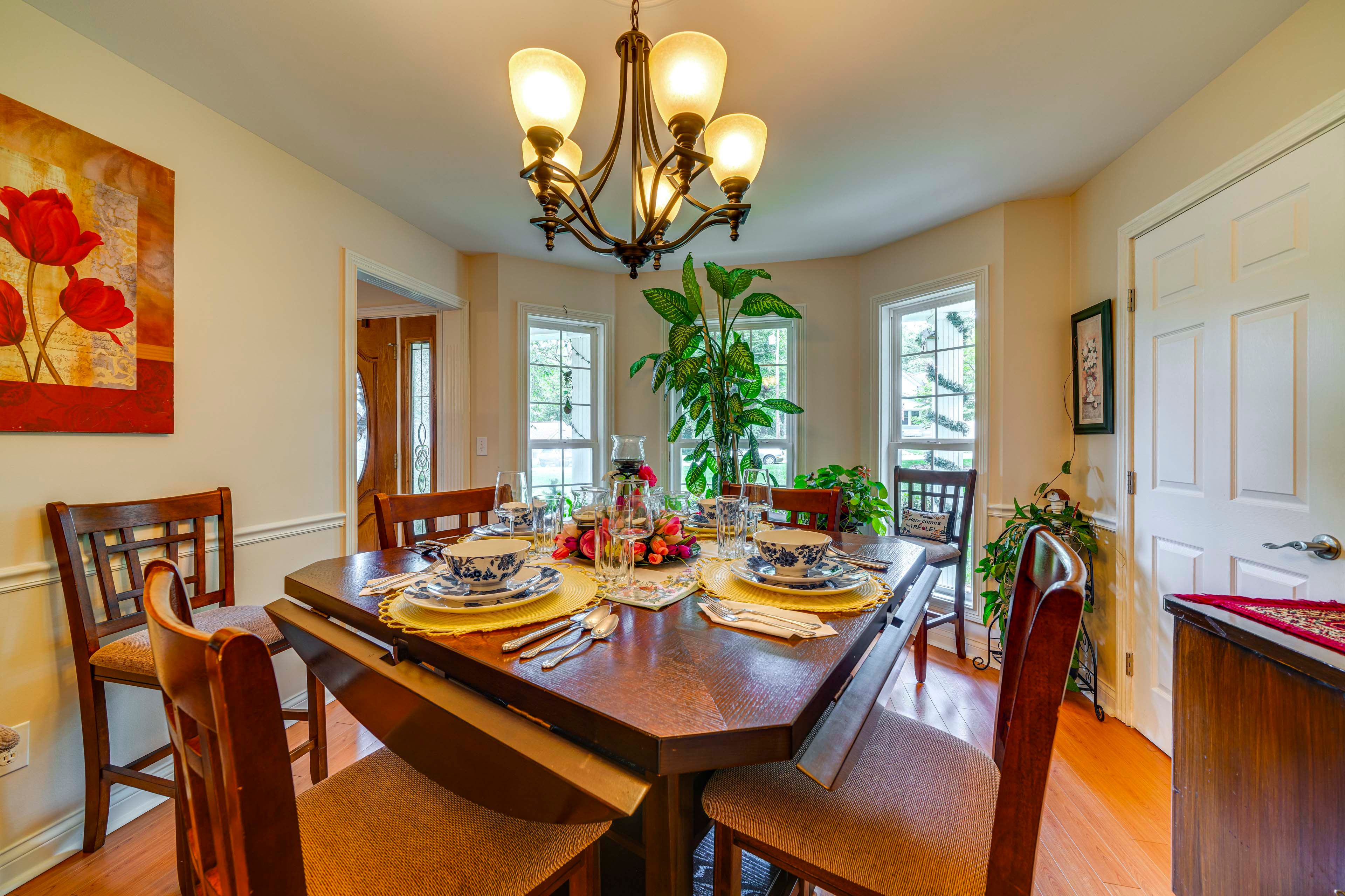 Dining Room | Expandable Dining Table | 1st Floor