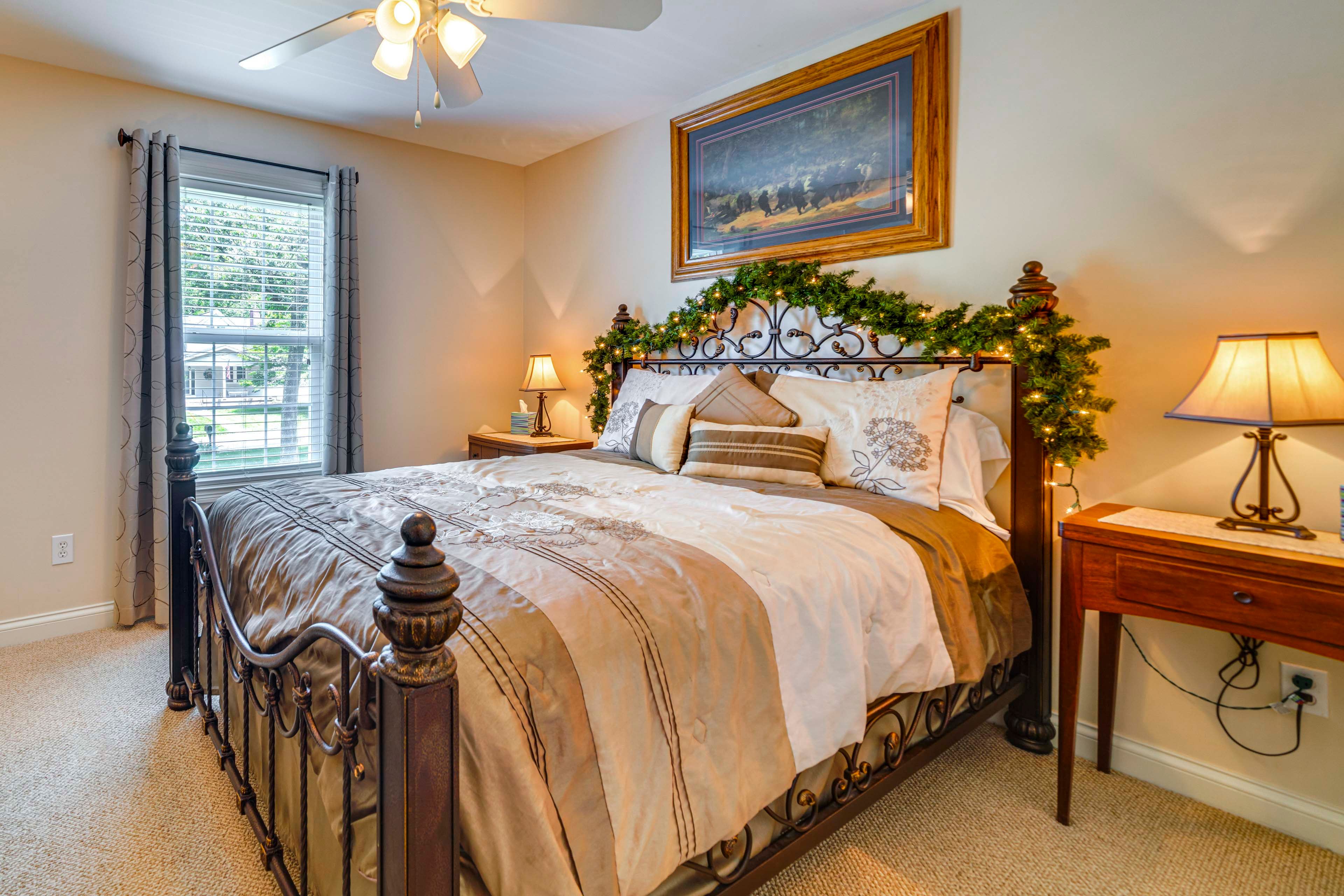Bedroom 4 | Queen Bed | 1st Floor