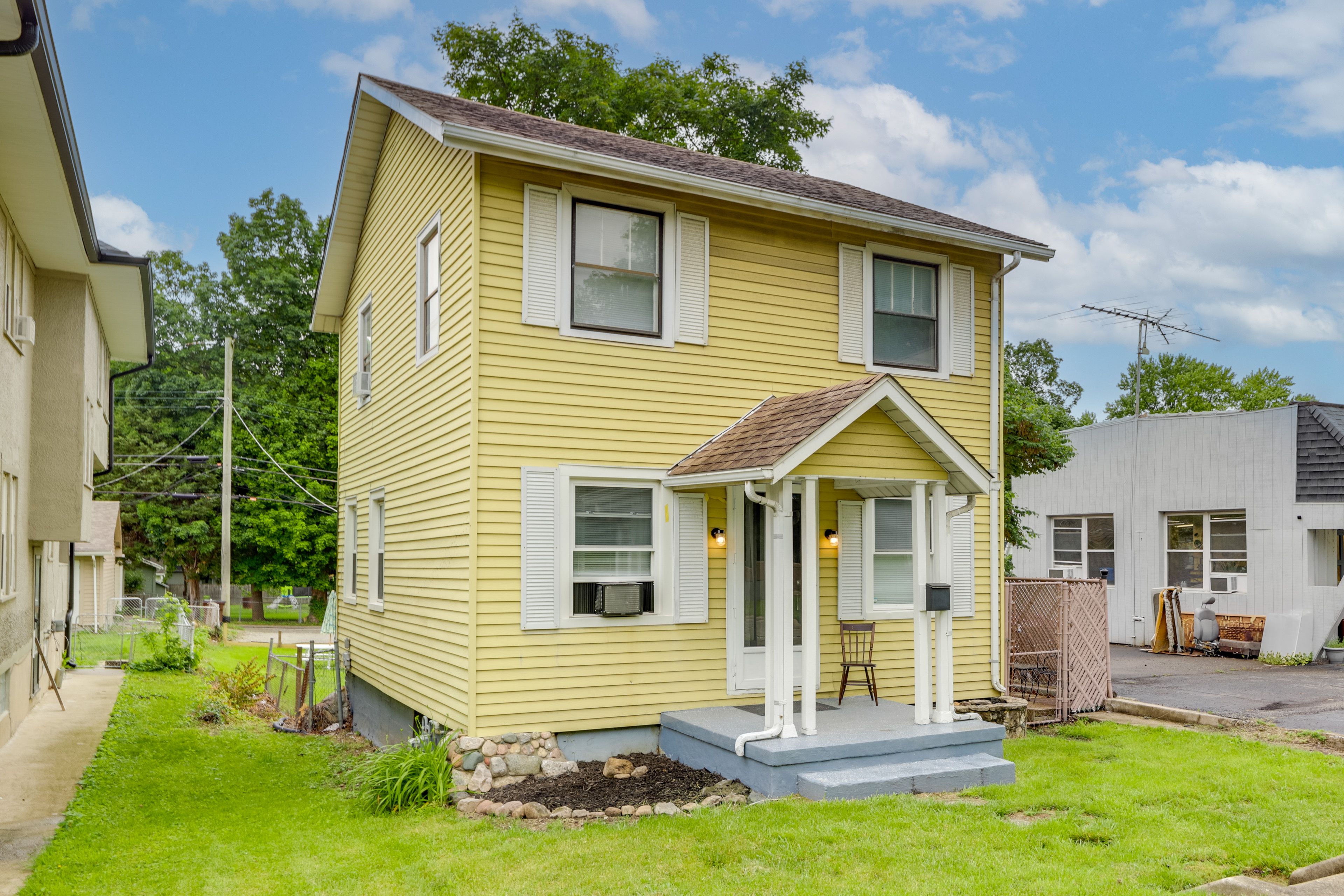 Property Exterior | Fenced-In Yard | Grill | Dining Table
