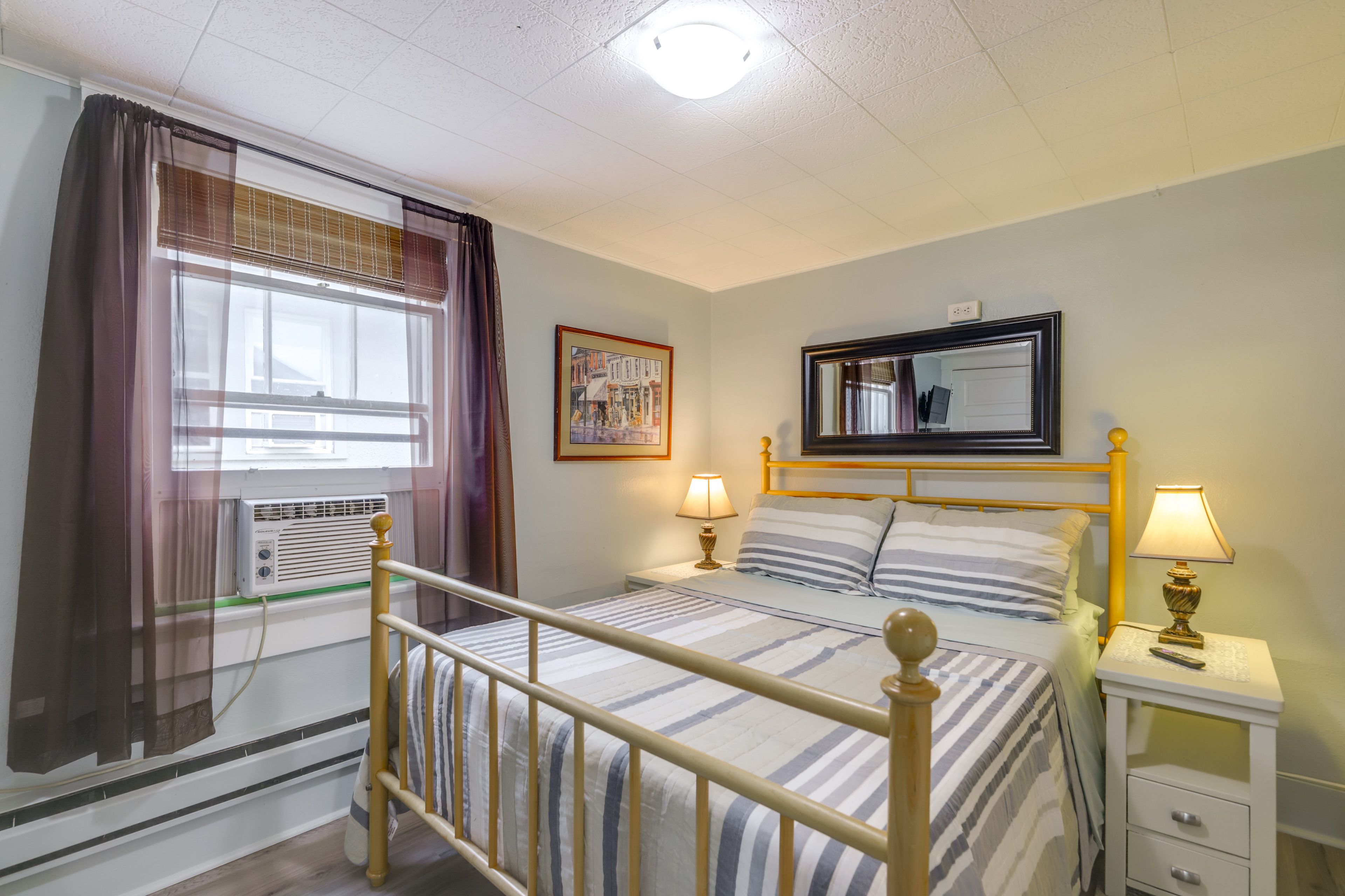 Bedroom 1 | 2nd Floor | Full Bed | Smart TV