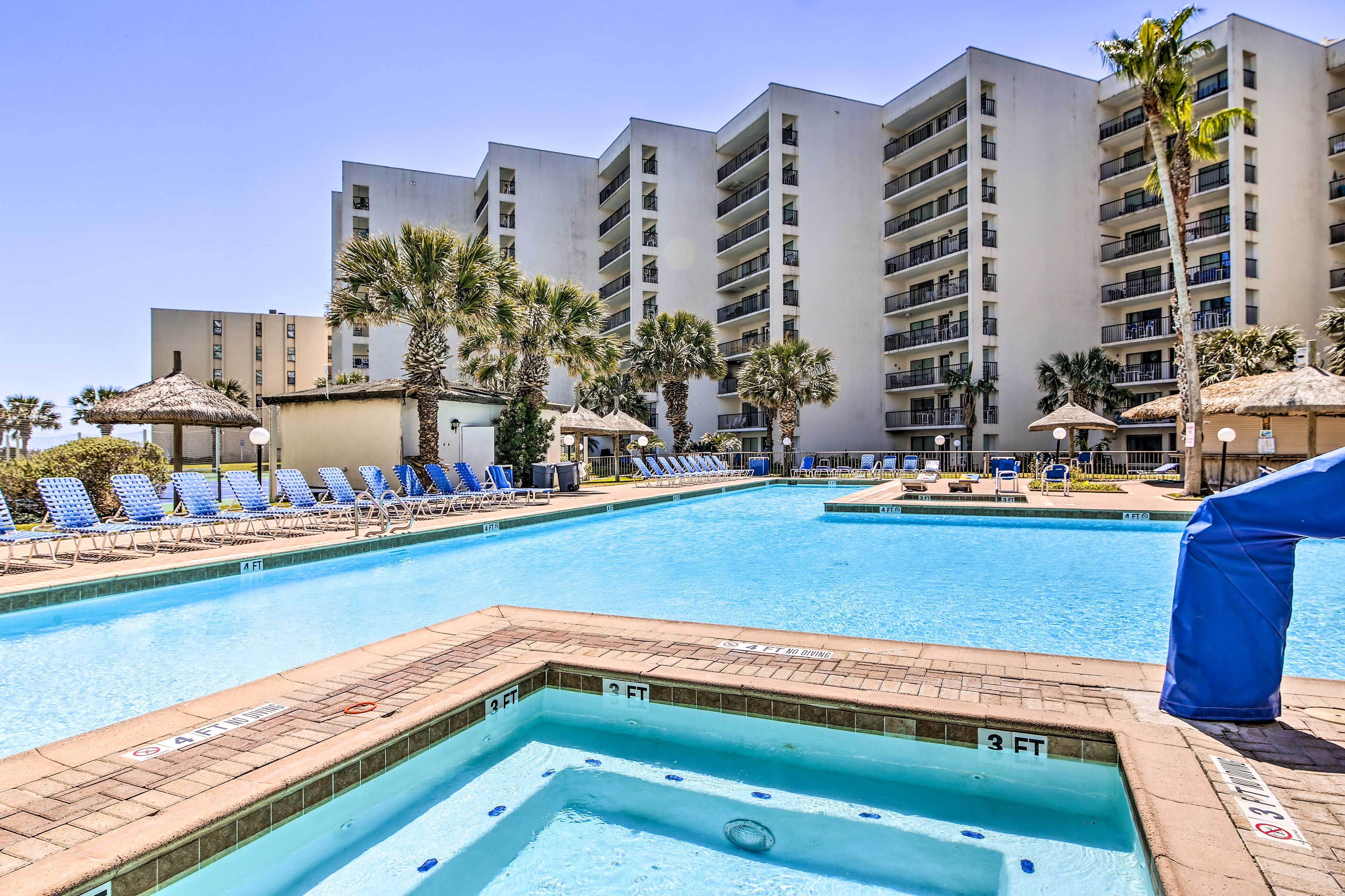 Community Amenities | Outdoor Pool & Hot Tub