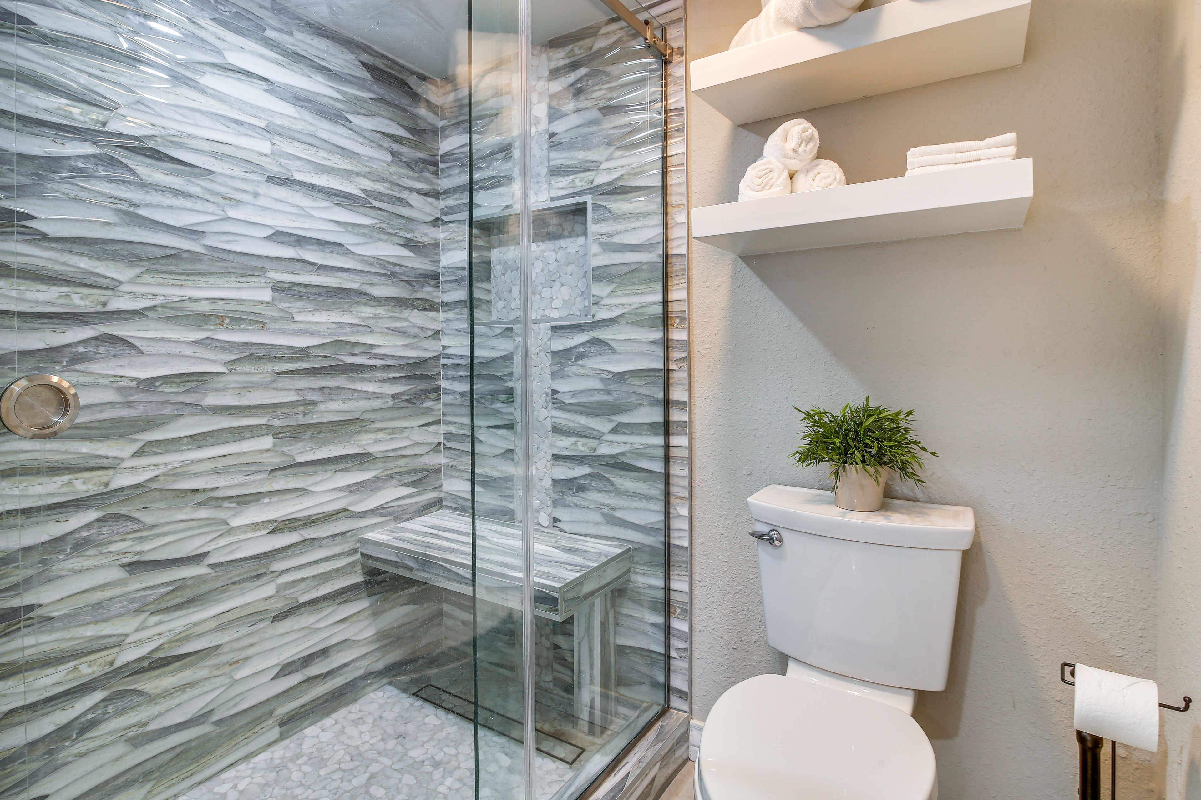 En-Suite Bathroom | Towels Provided