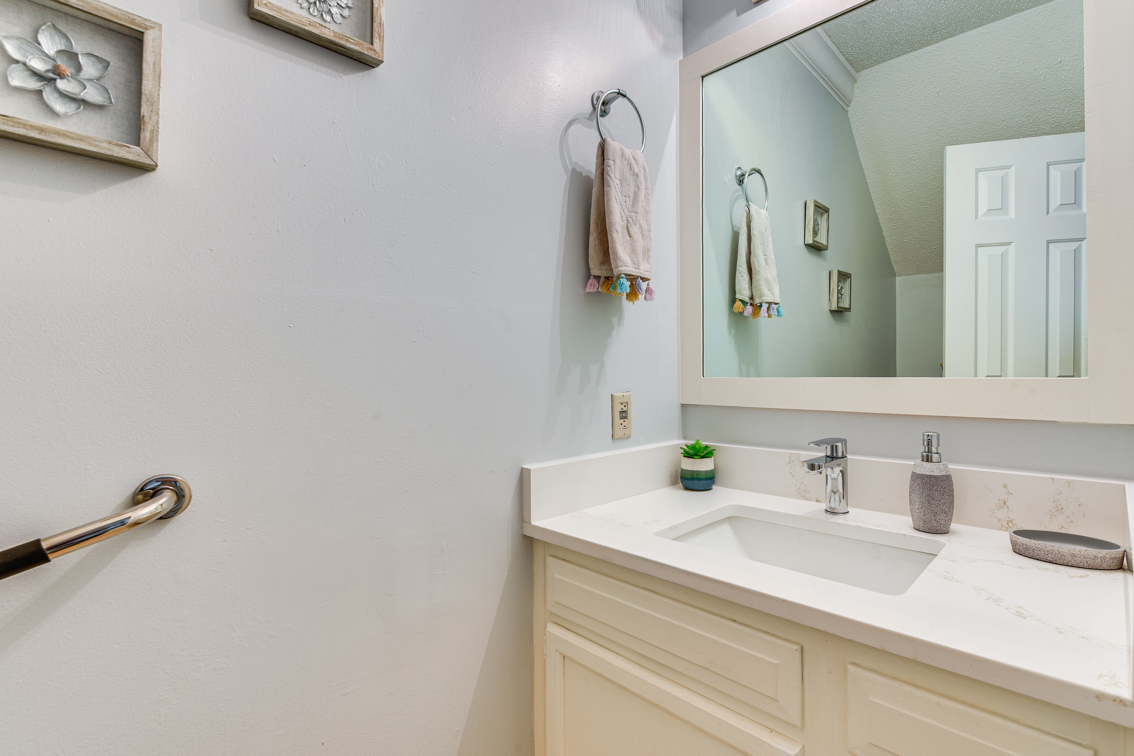 Half Bathroom | 1st Floor