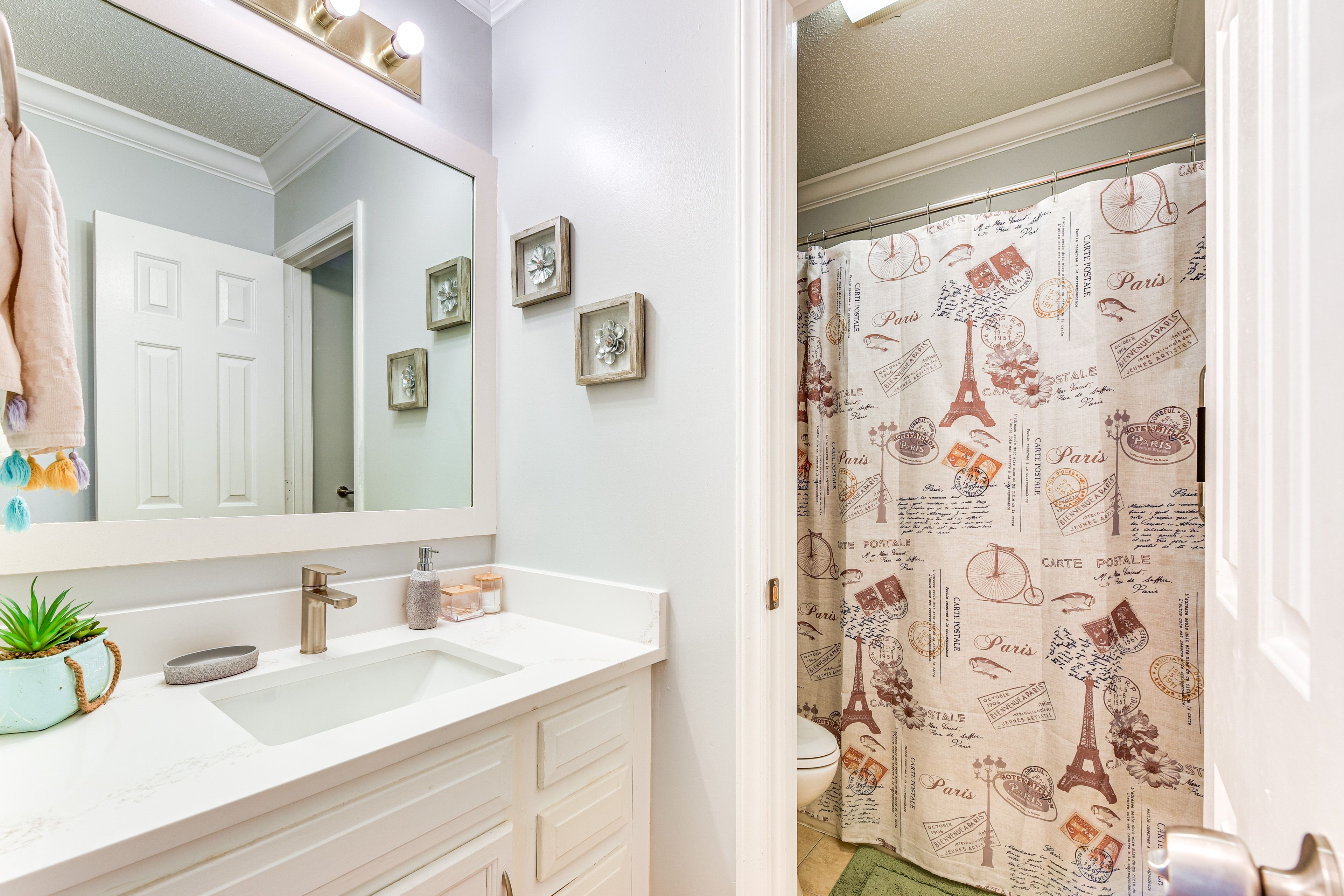 Full Bathroom | 2nd Floor