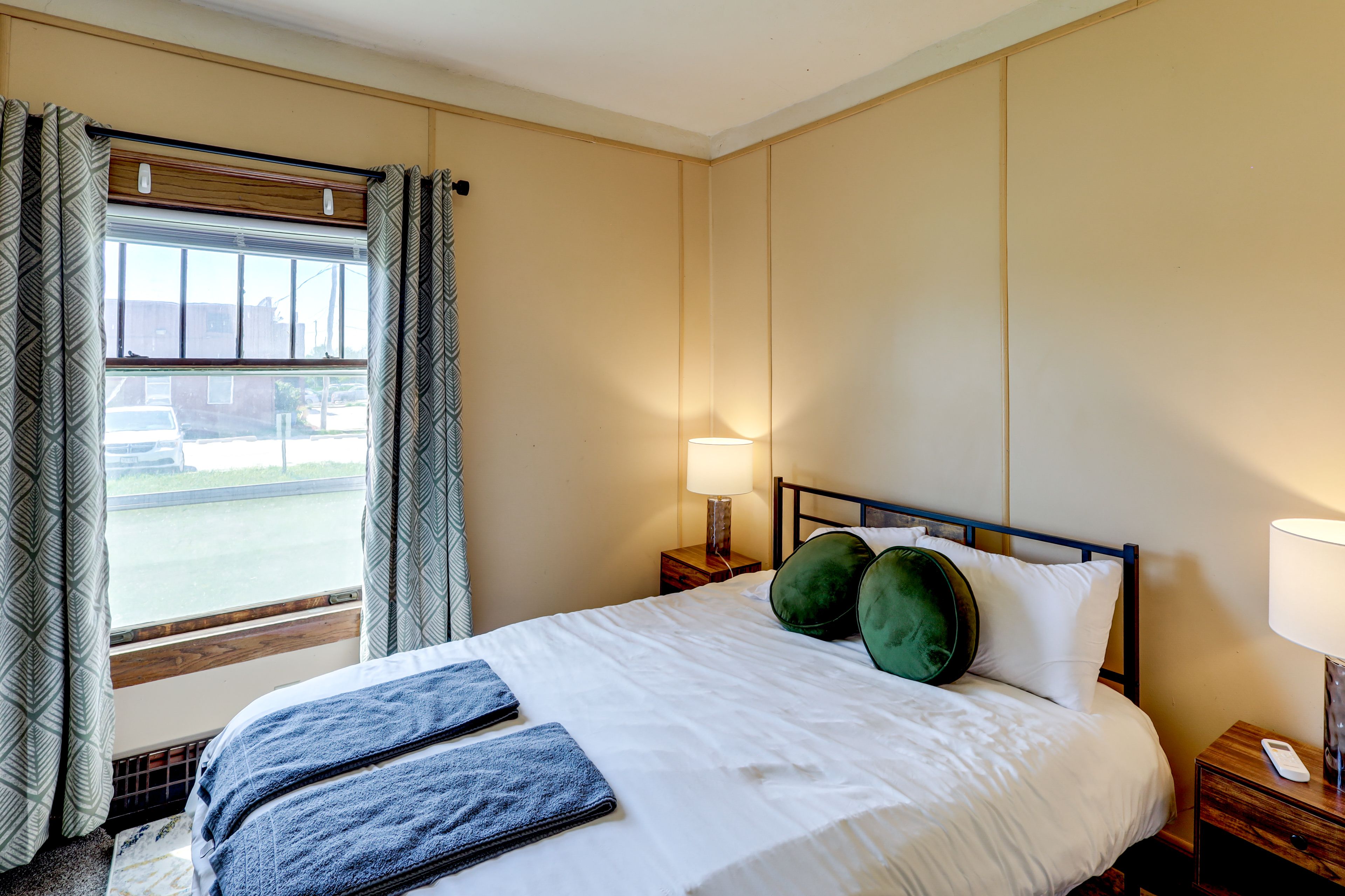 Bedroom 2 | 1st Floor | Queen Bed
