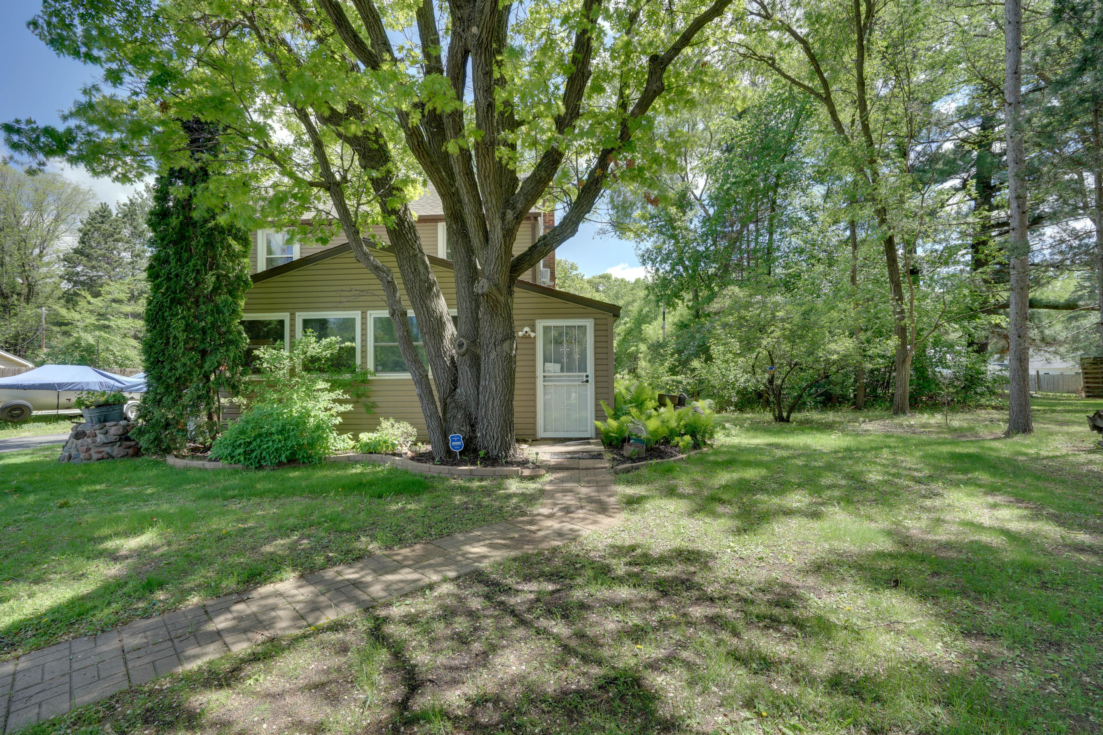 Unit Exterior | Parking | Driveway (2 Vehicles)