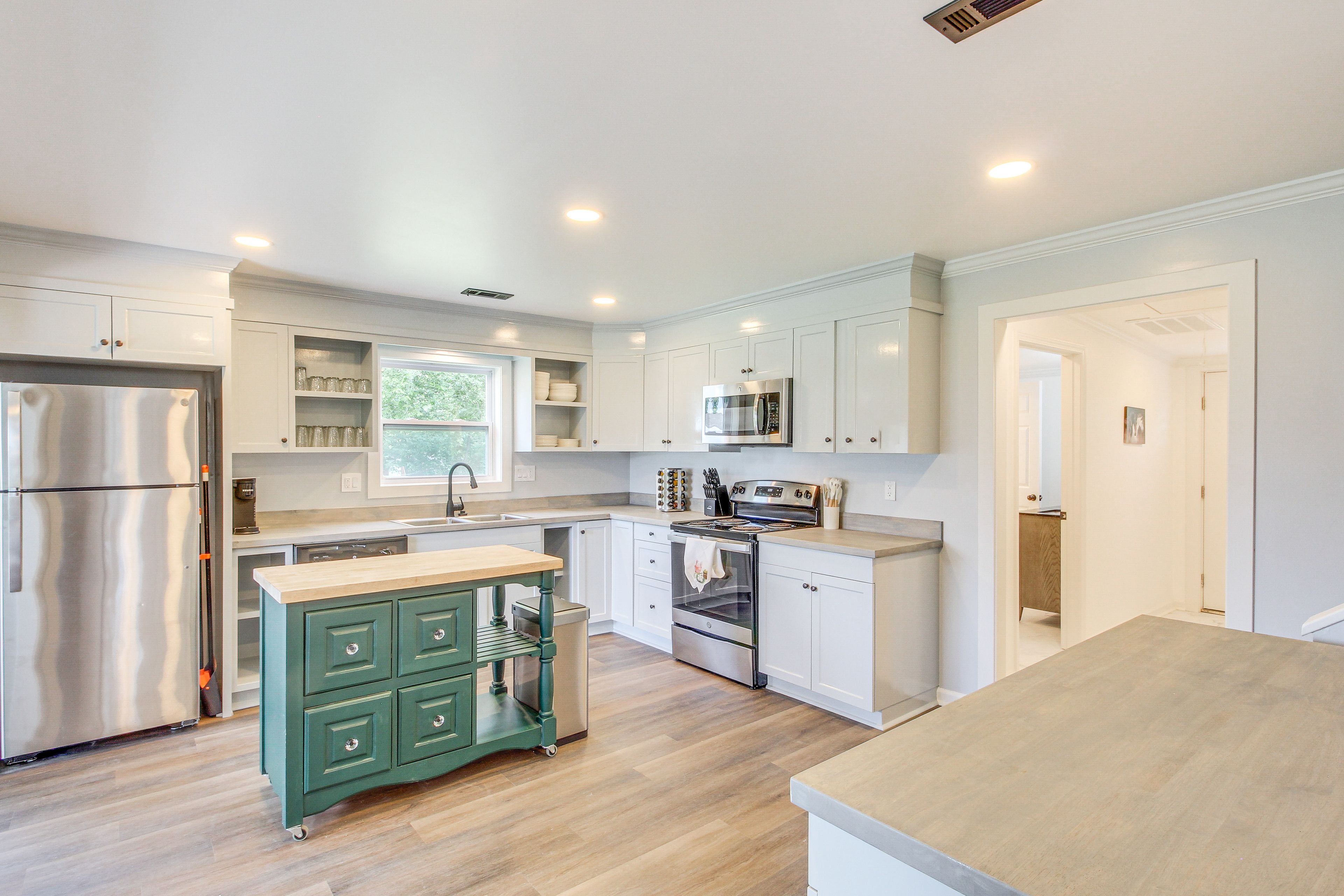 Kitchen | Keurig Coffee Maker | Dishwasher | Spices | 1st Floor