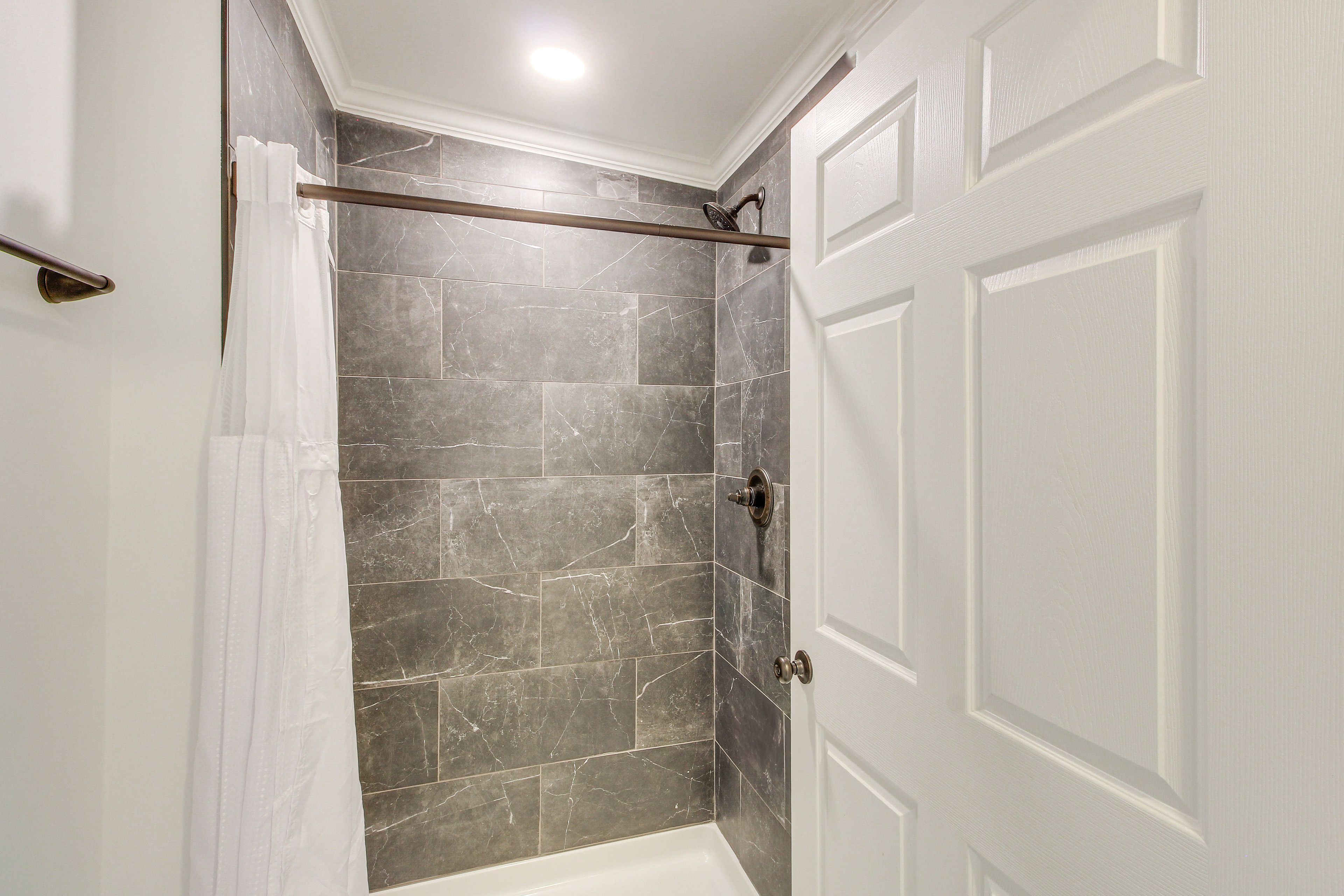 Full Bathroom | 2nd Floor