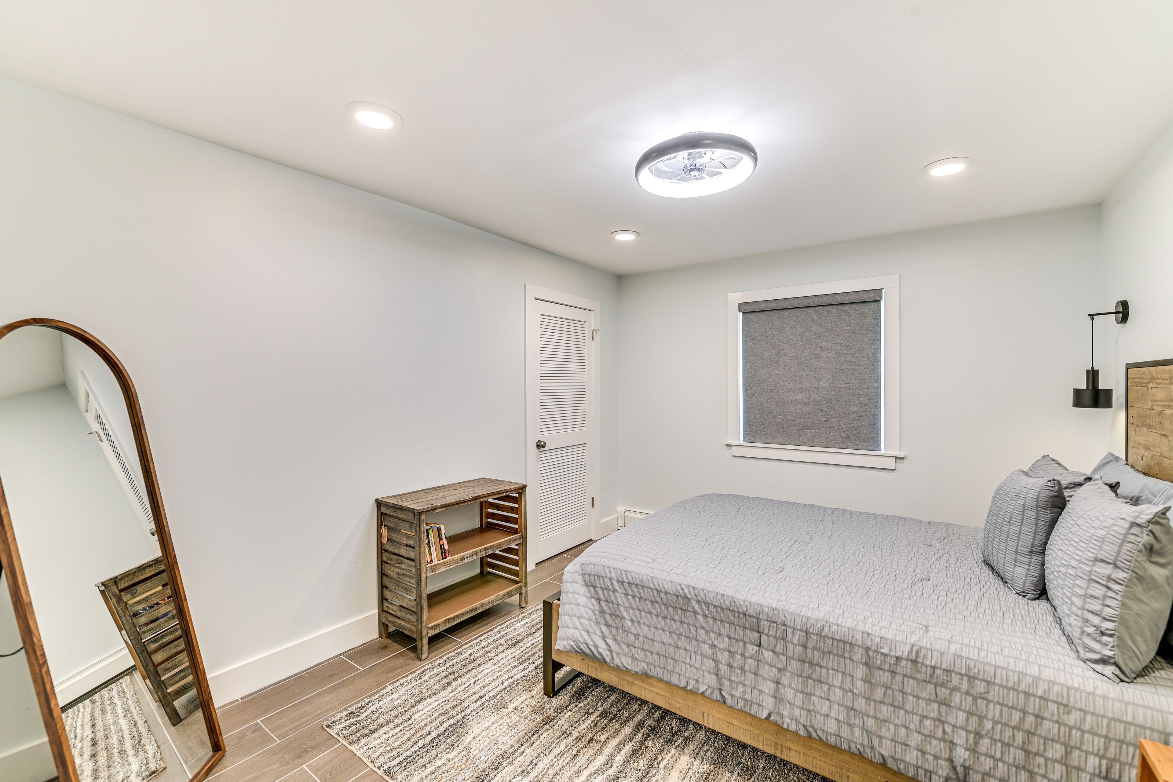 Bedroom 2 | Queen Bed