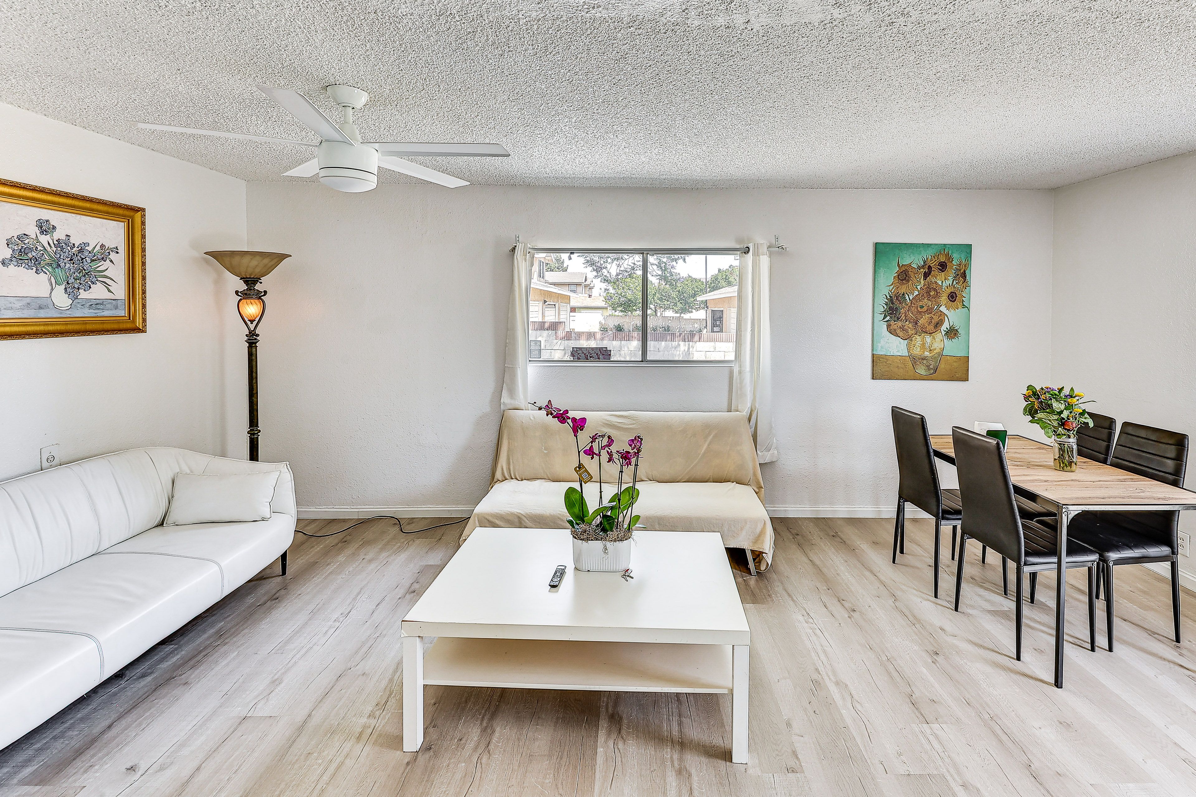 Living Area | Dining Table