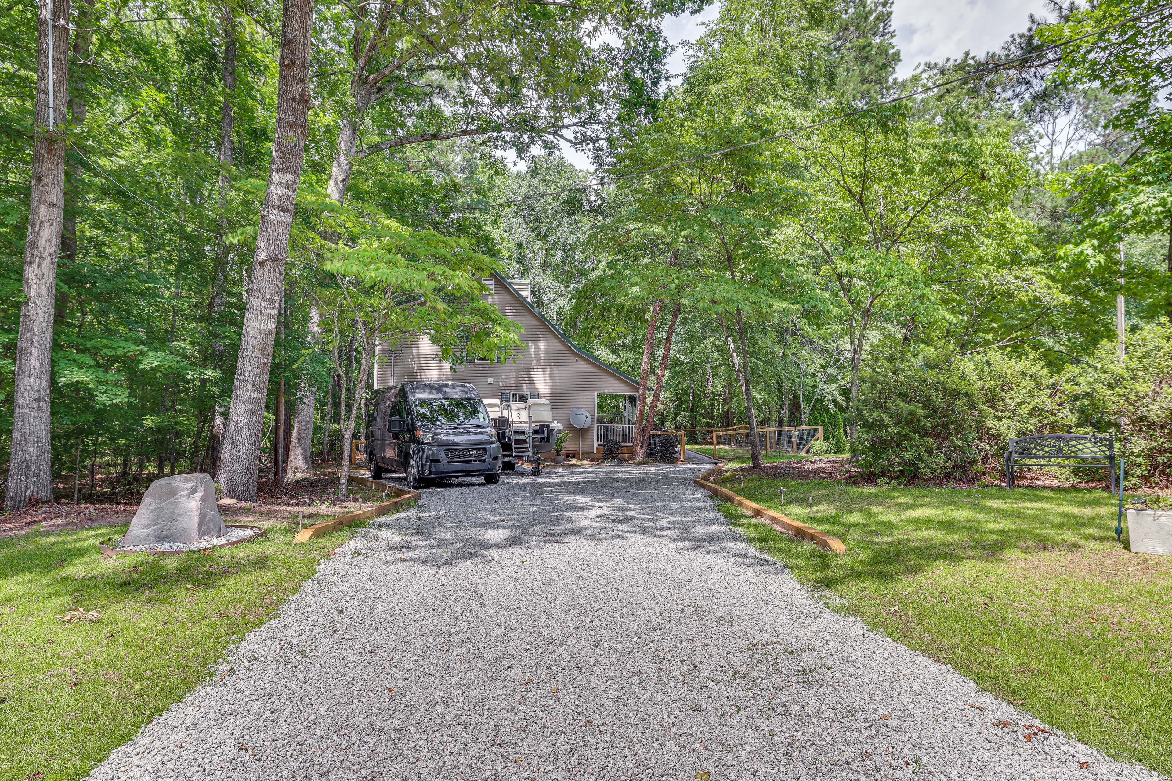 Parking | Driveway (4 Vehicles)