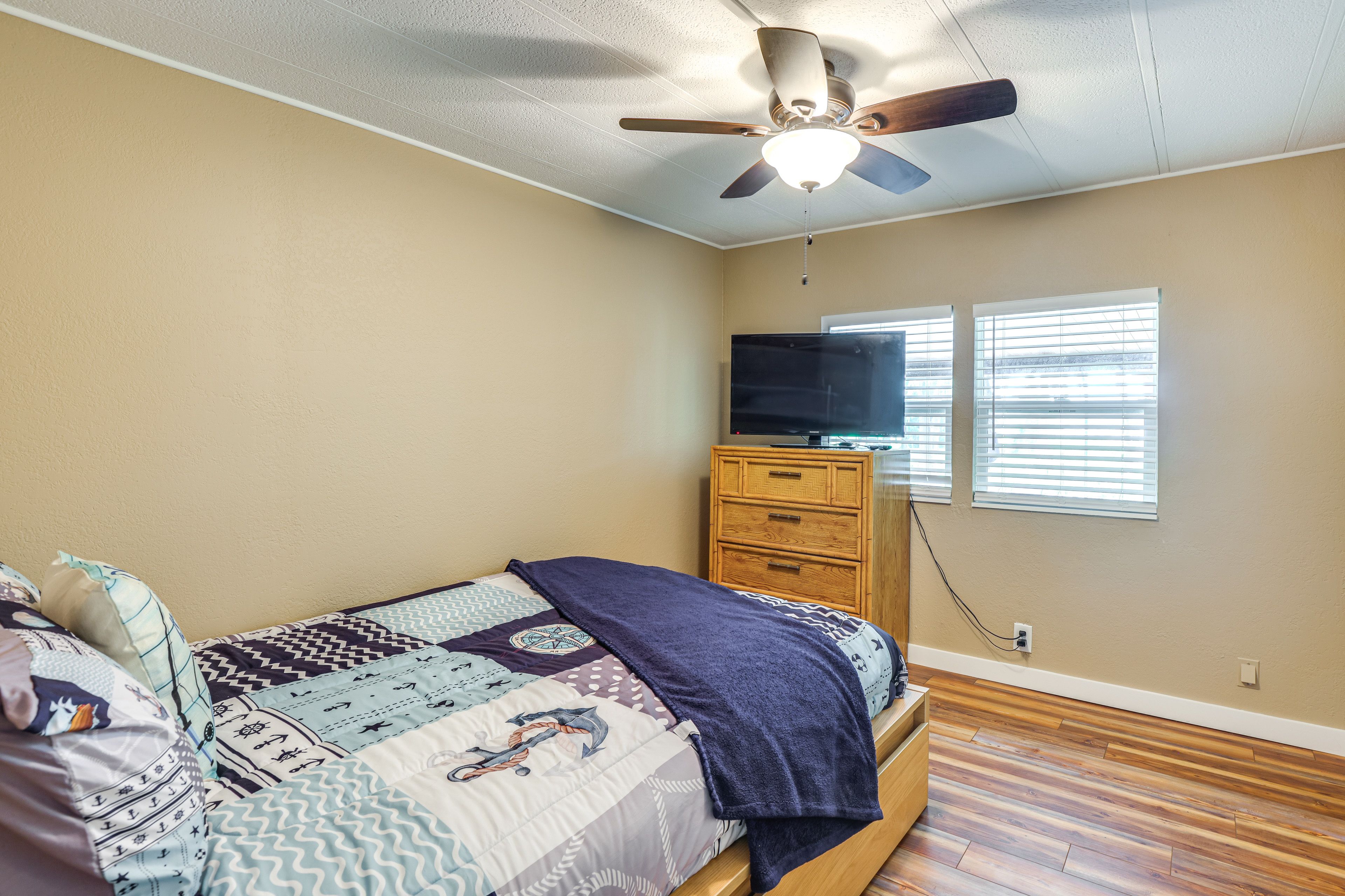 Bedroom 2 | Queen Bed