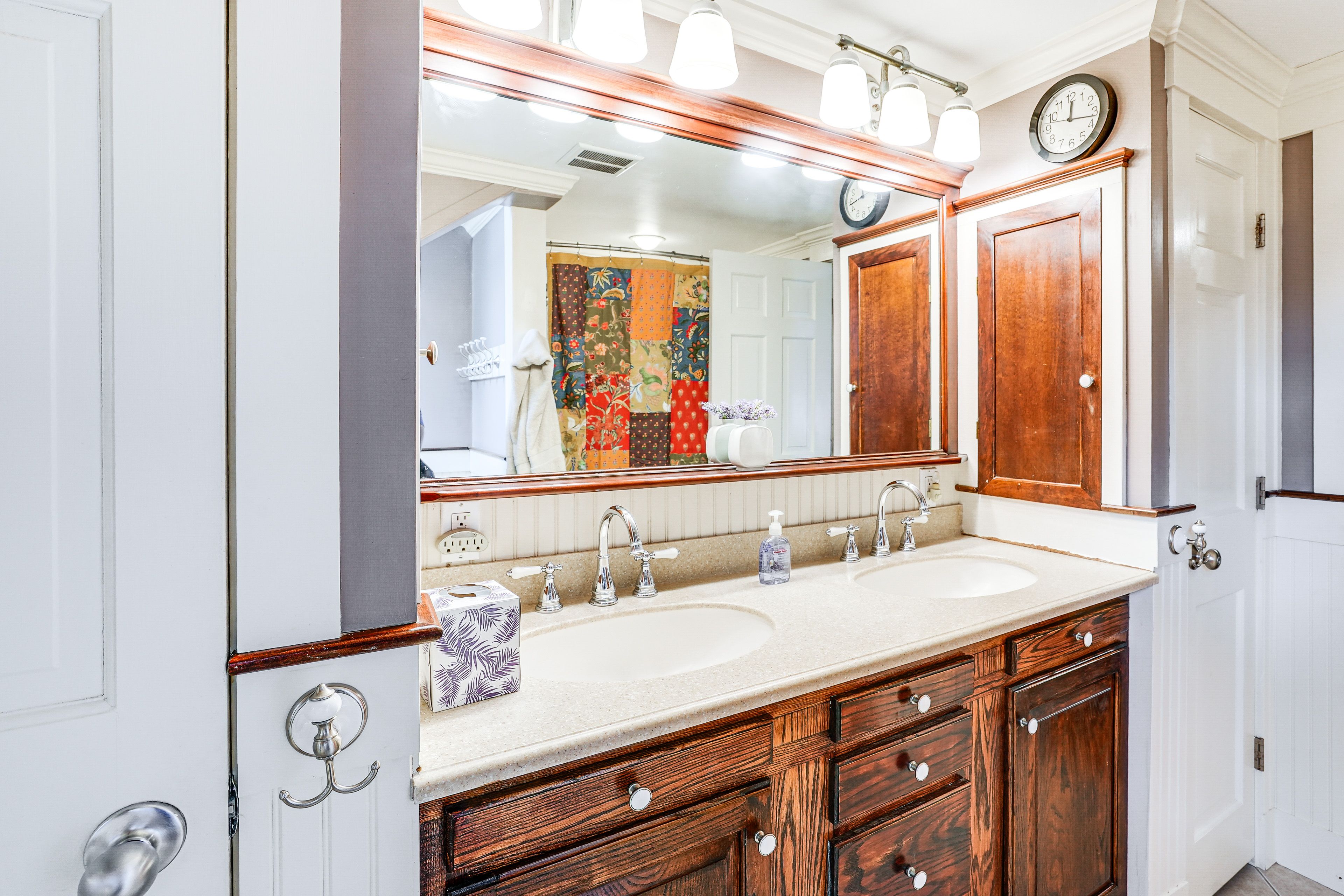 Bathroom | 2nd Floor