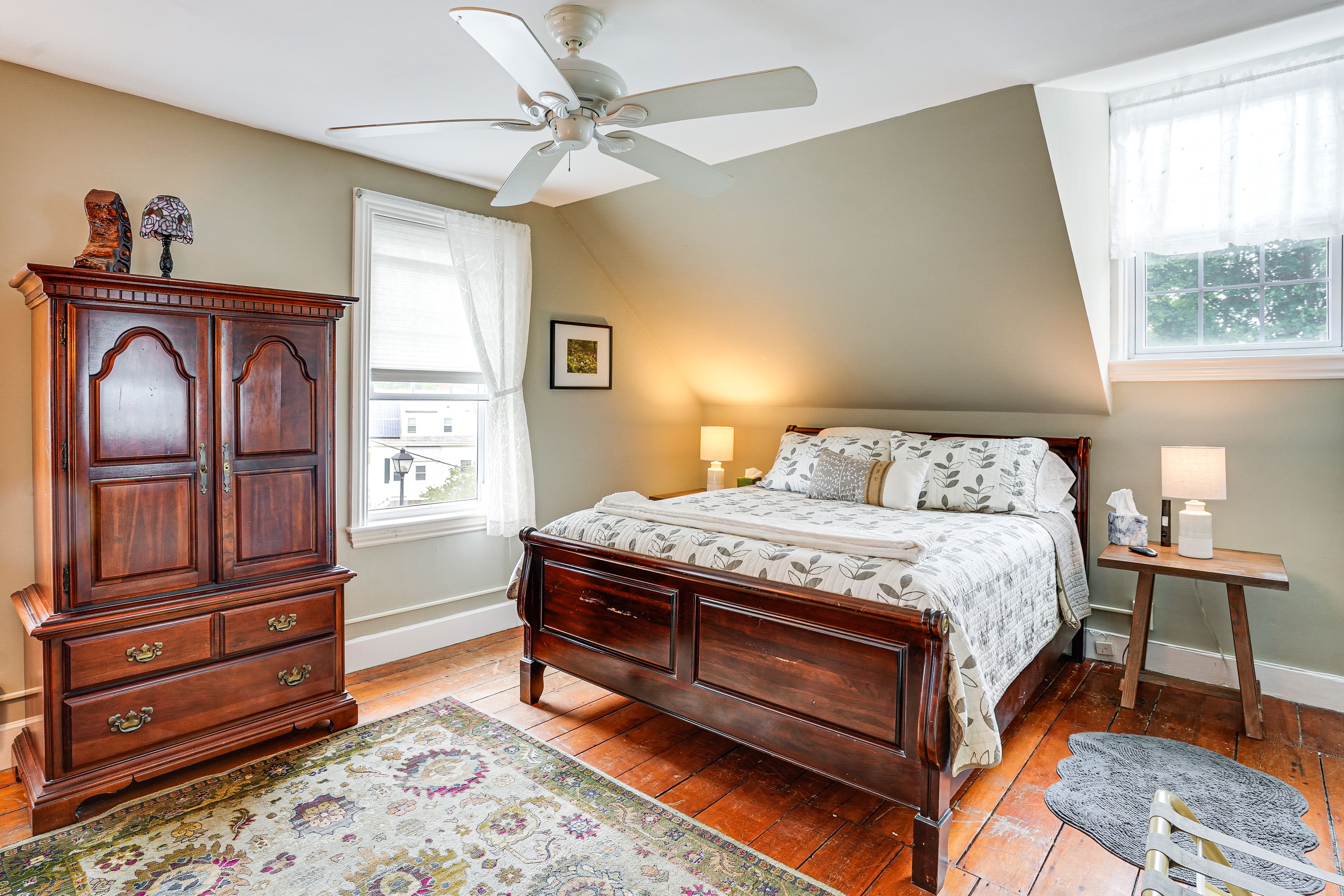 Bedroom 1 | Queen Bed | 2nd Floor