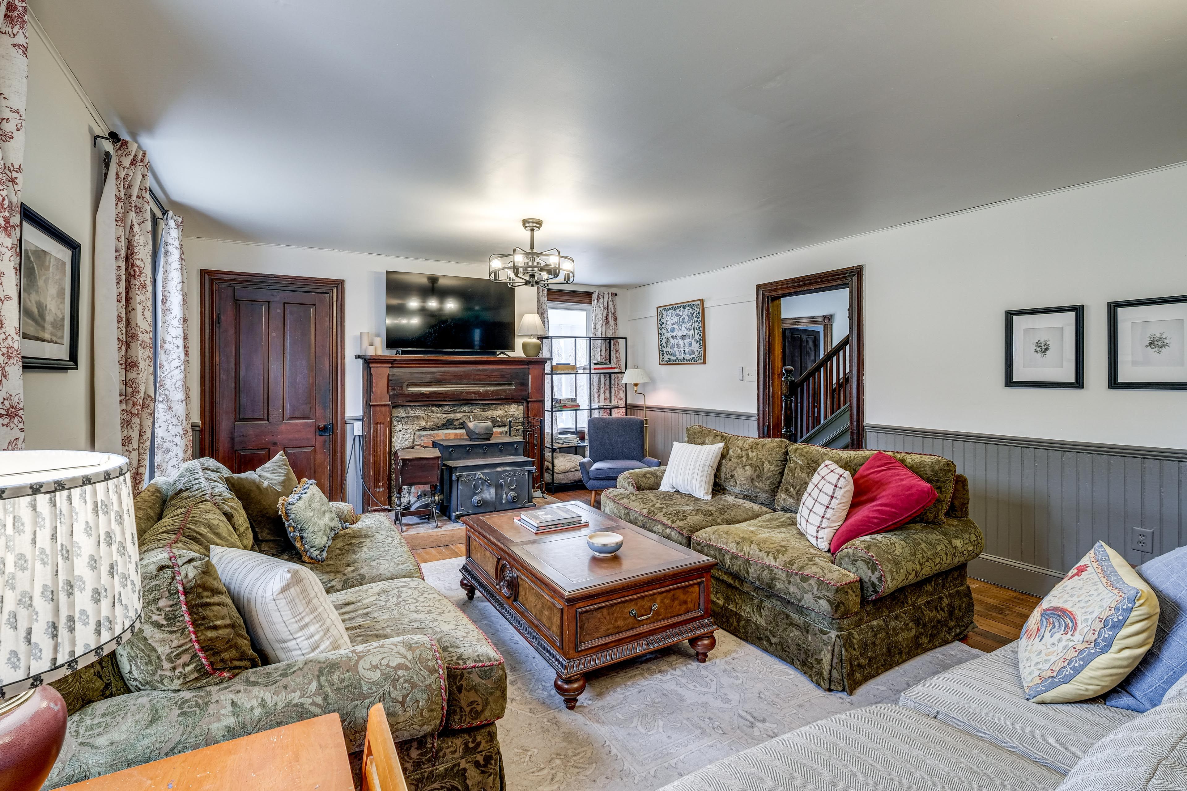 Living Room | Flat-Screen TV | Board Games