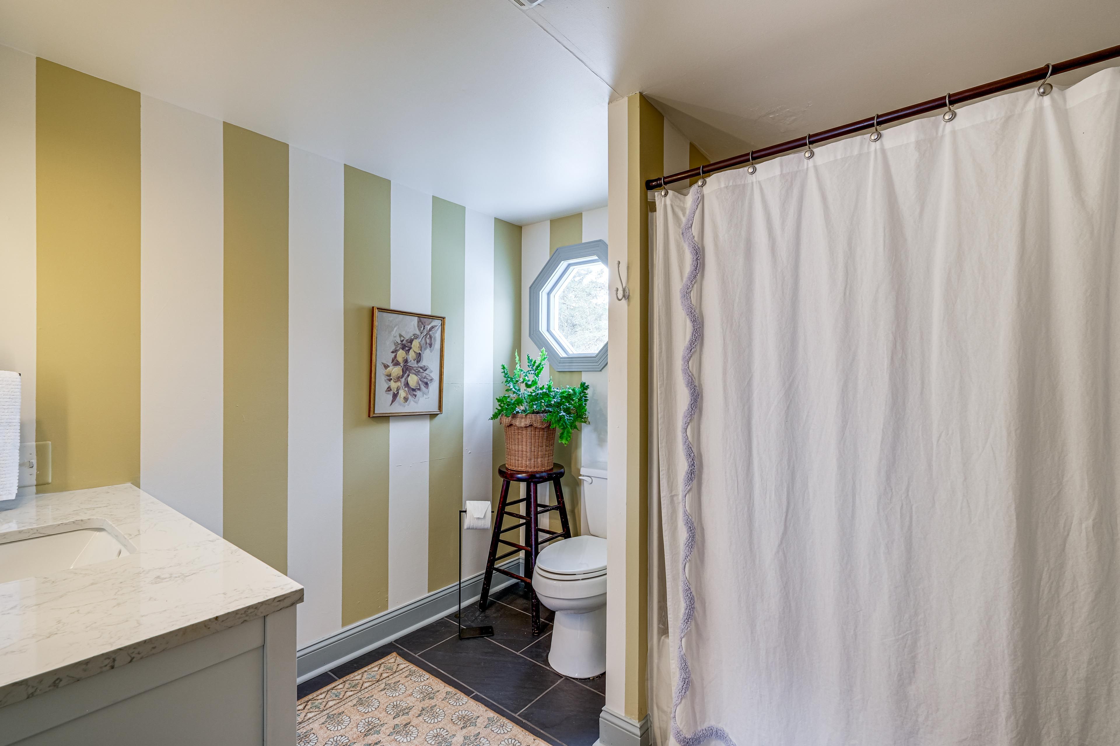 Bathroom | 2nd Floor