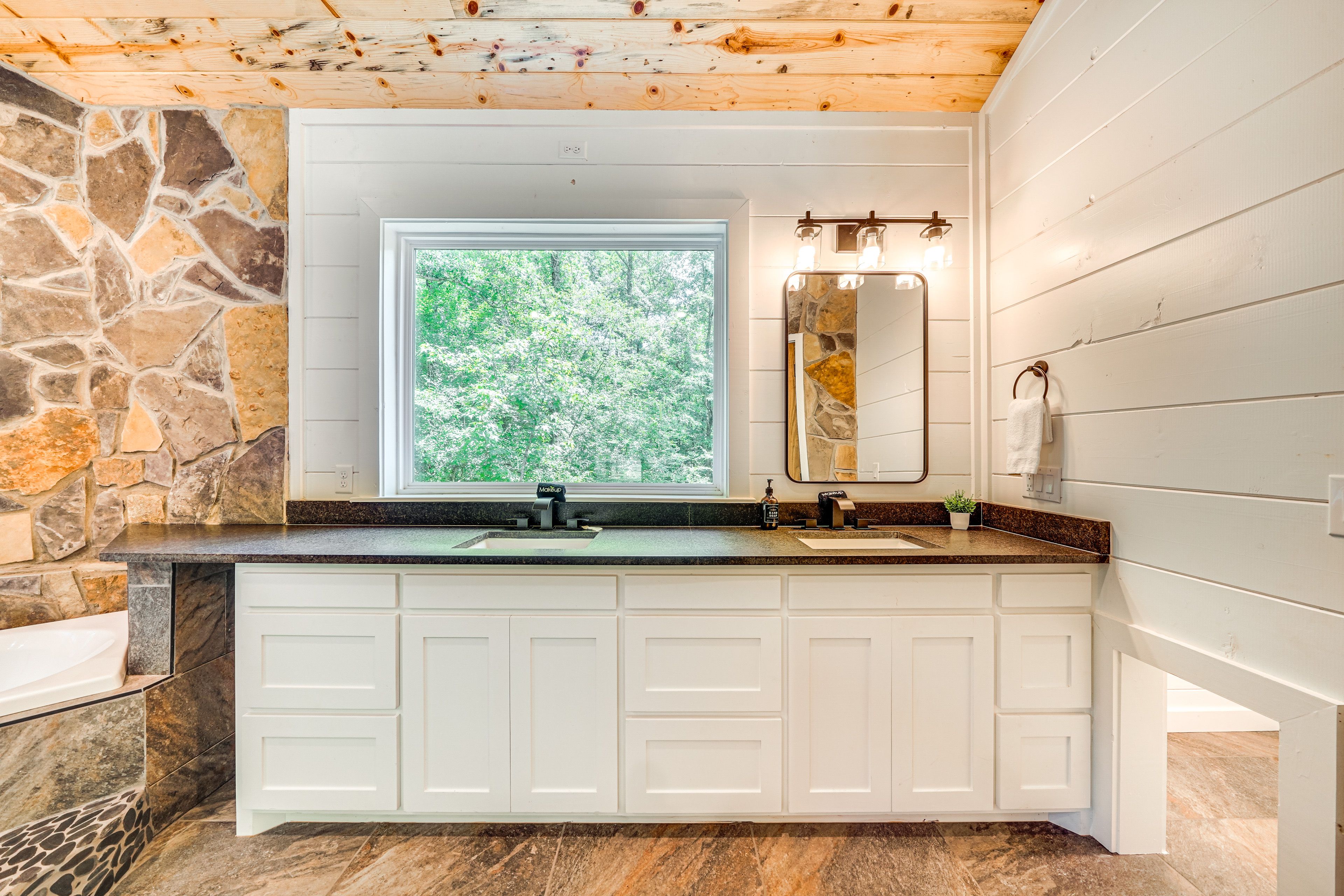 En-Suite Bathroom | 1st Floor