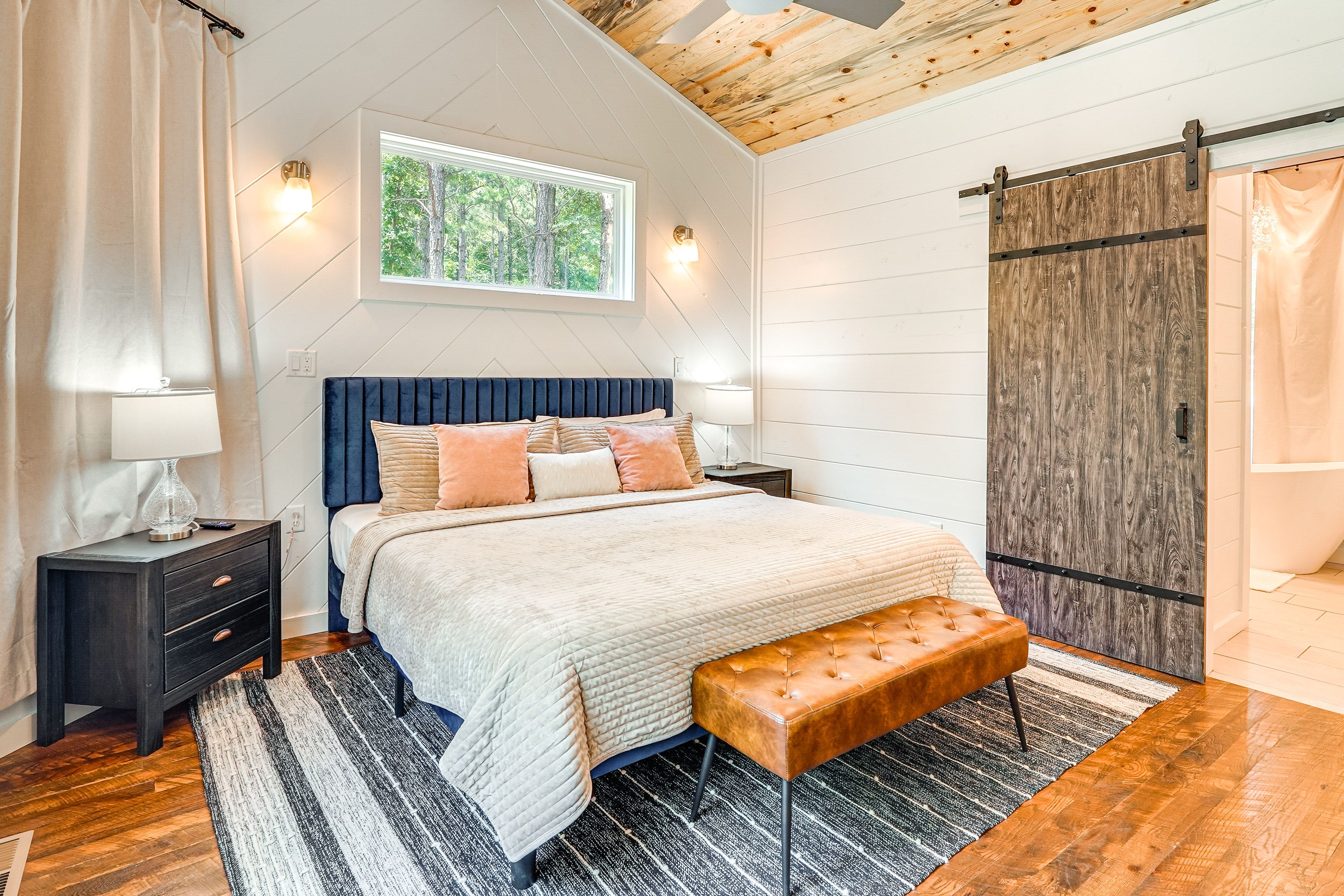 Bedroom Suite 2 | King Bed | Smart TV | 1st Floor