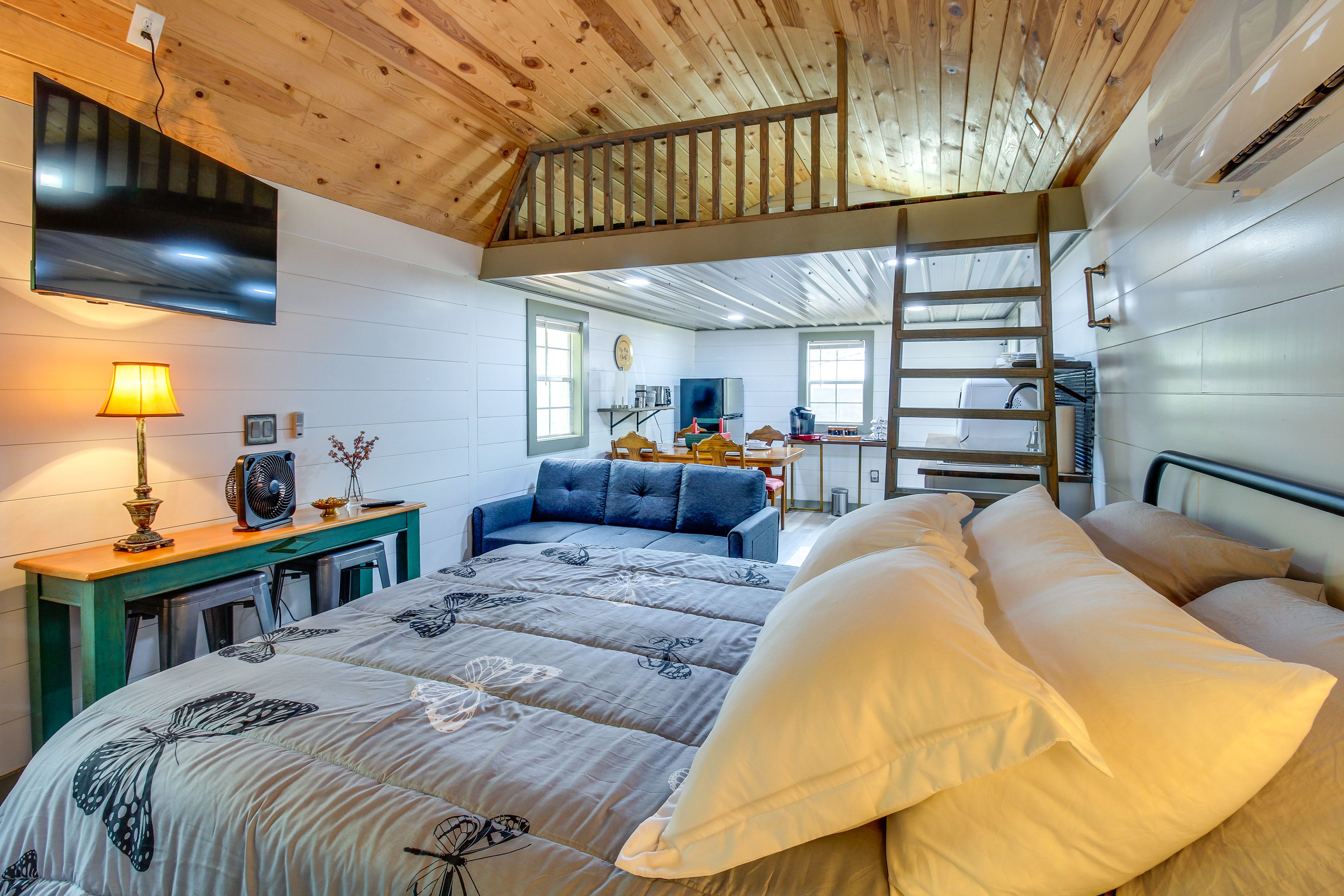 Studio Interior | Full Bed | Smart TV | Central A/C