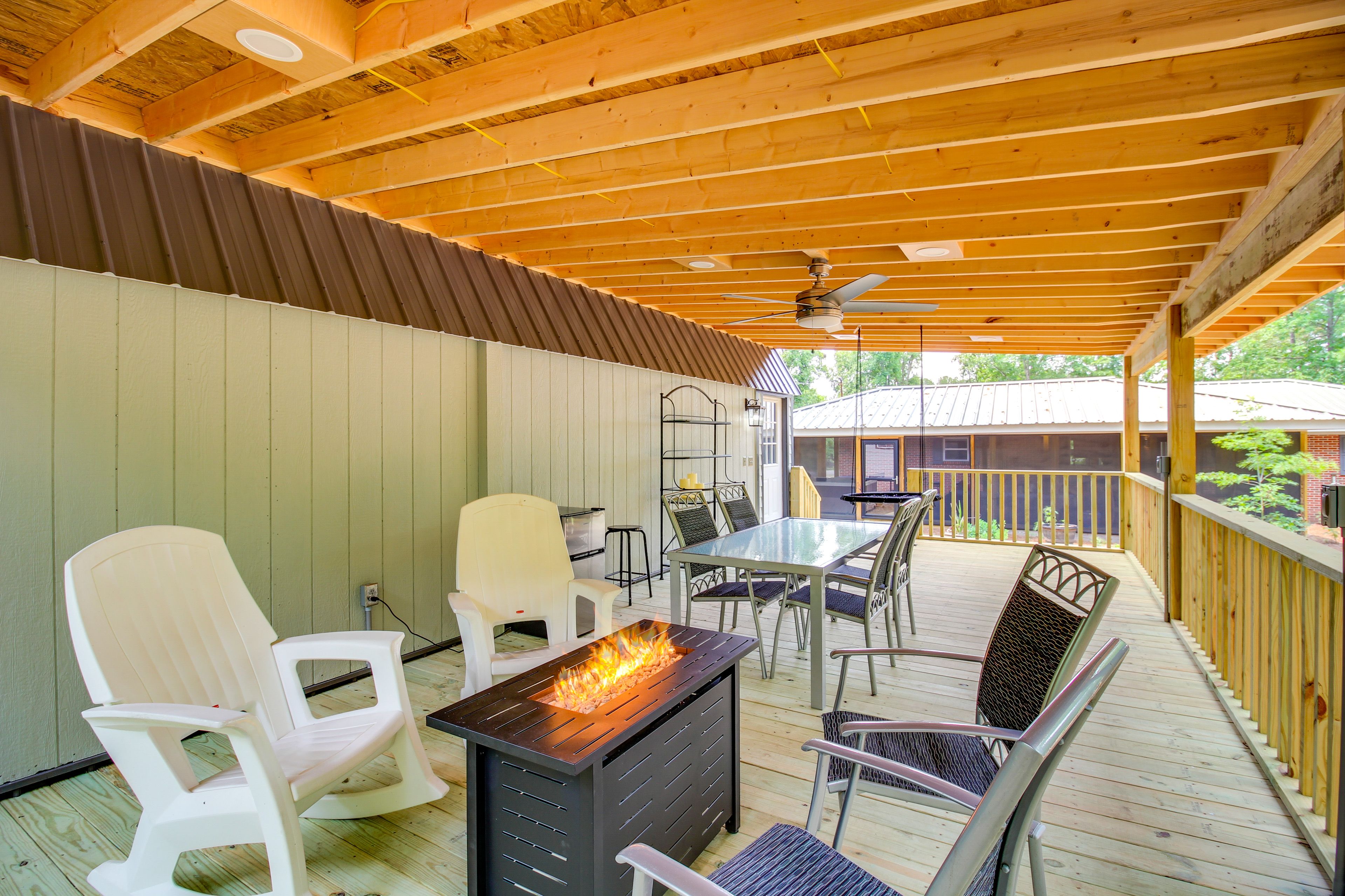 Private Deck | Hot Tub | Outdoor Dining Area | Fire Table