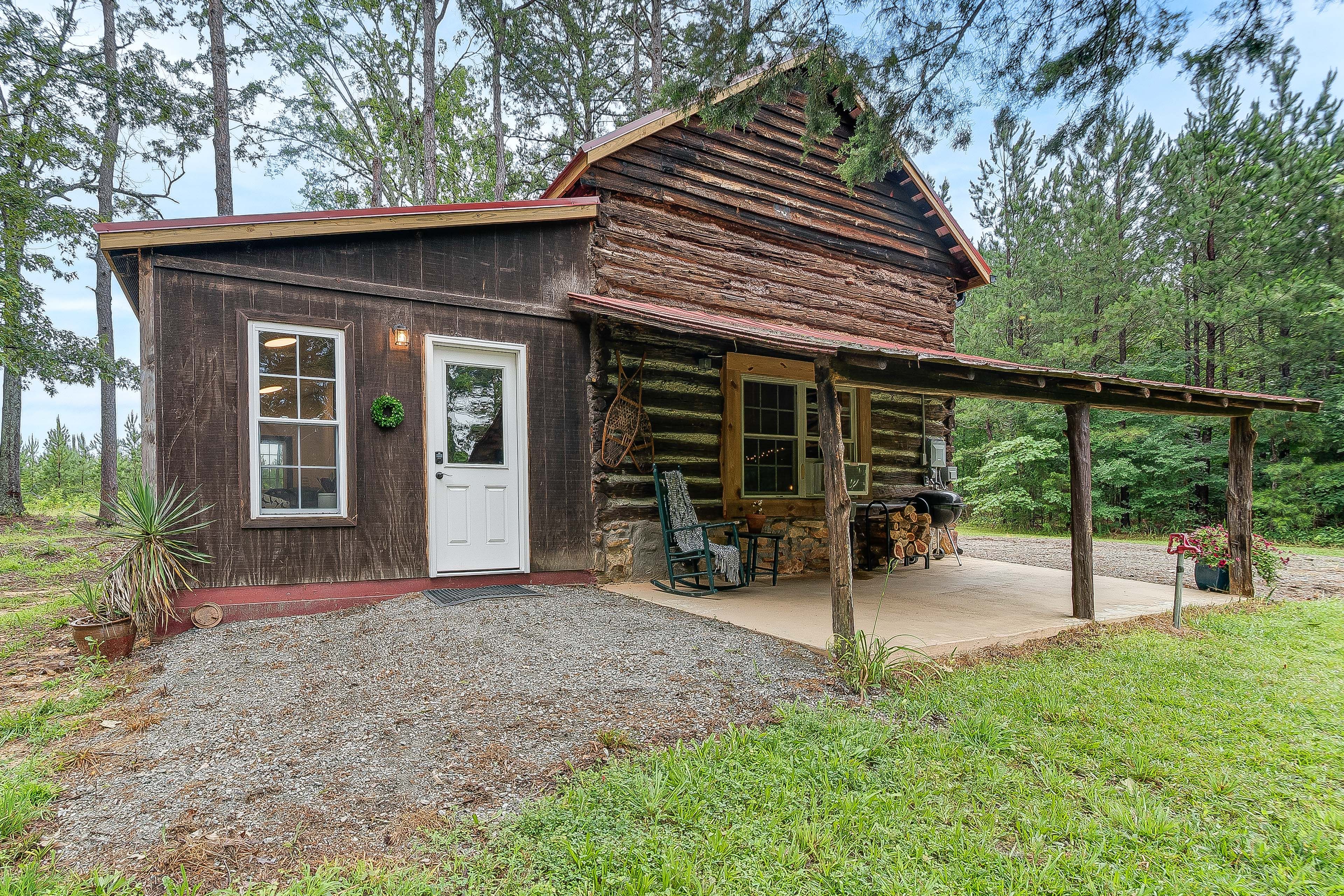 Scottsburg Vacation Rental | 1BR | 1BA | 750 Sq Ft | 1 Step to Enter