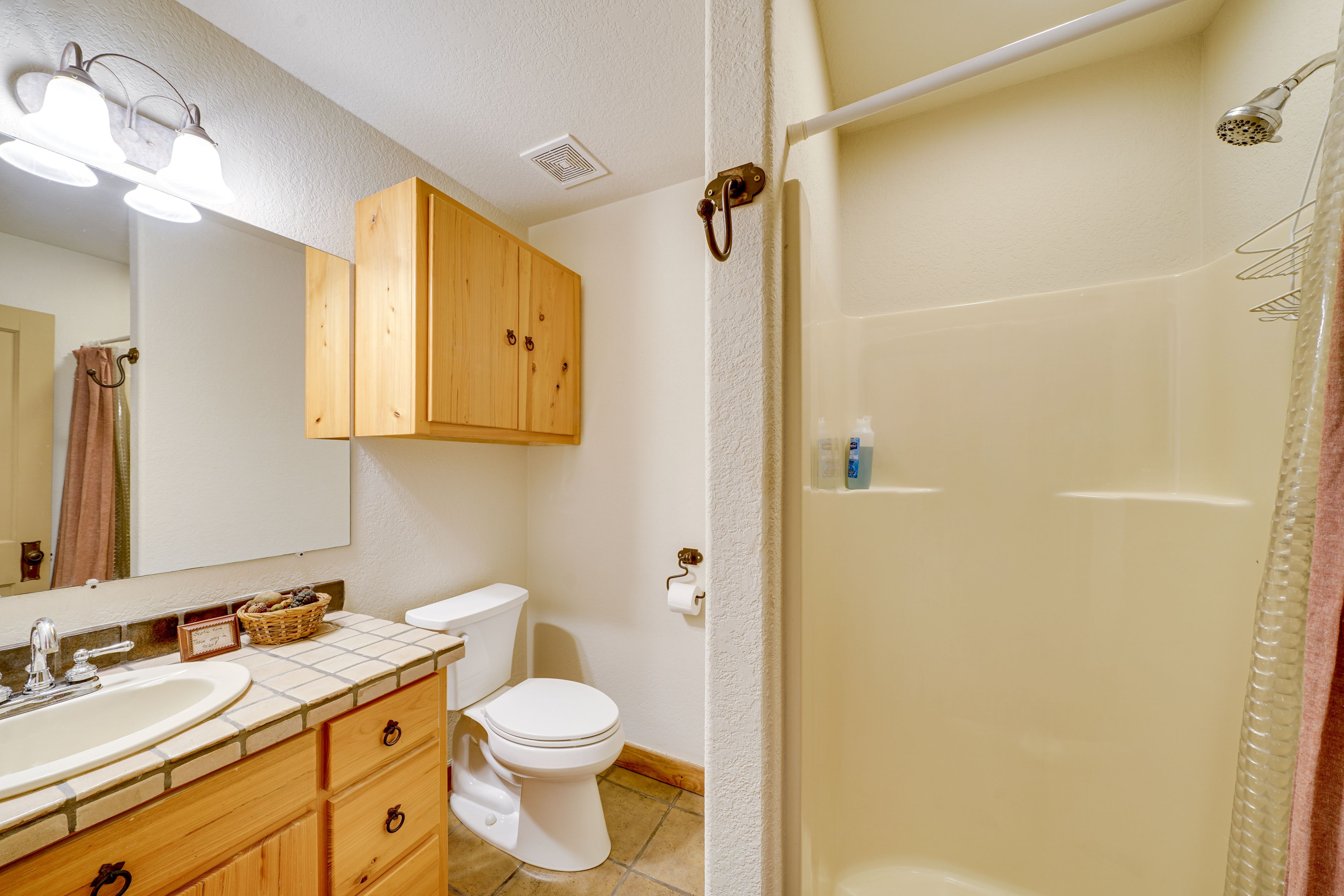 Full Bathroom | 2nd Floor