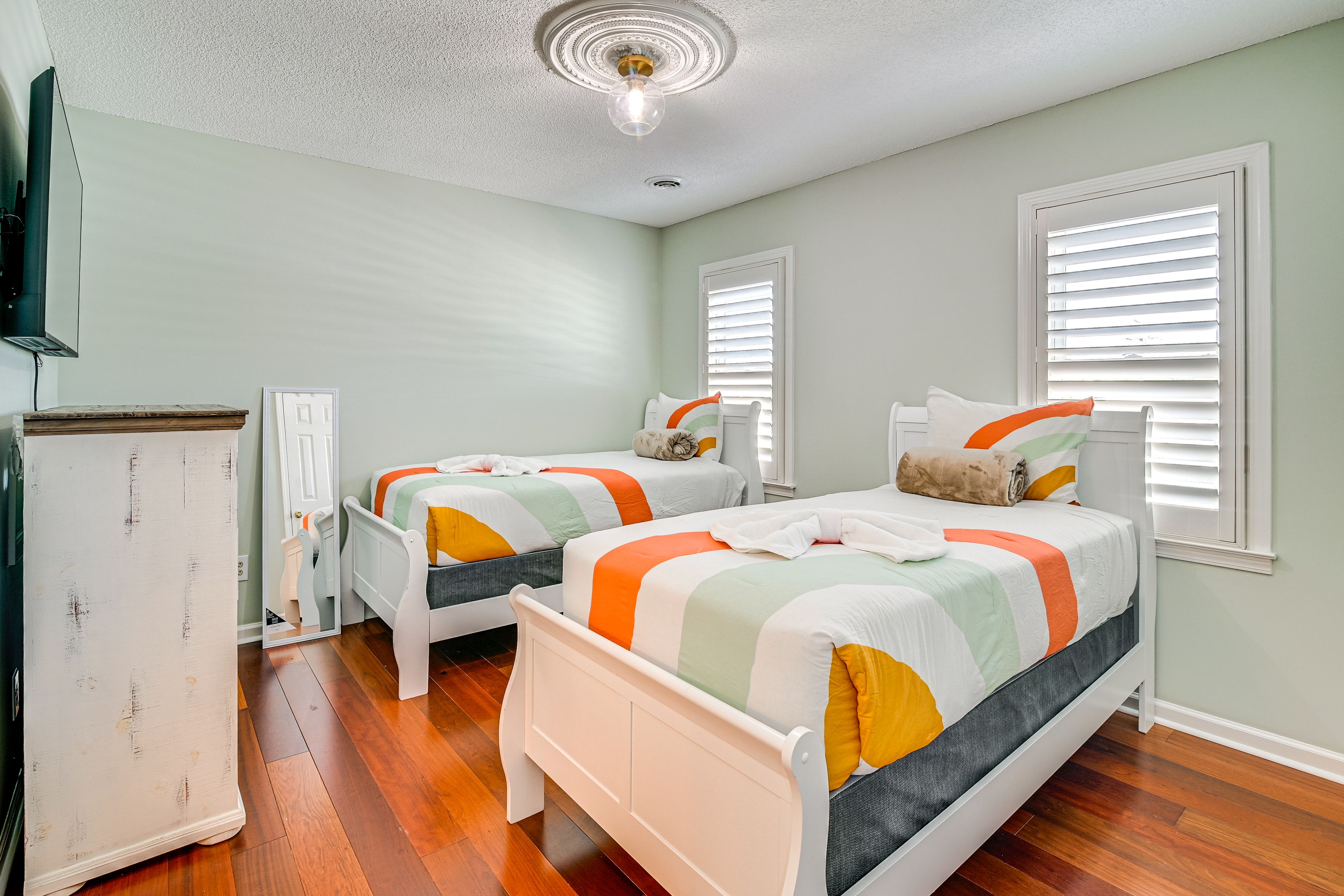 Bedroom 2 | 2 Twin Beds | 2nd Floor