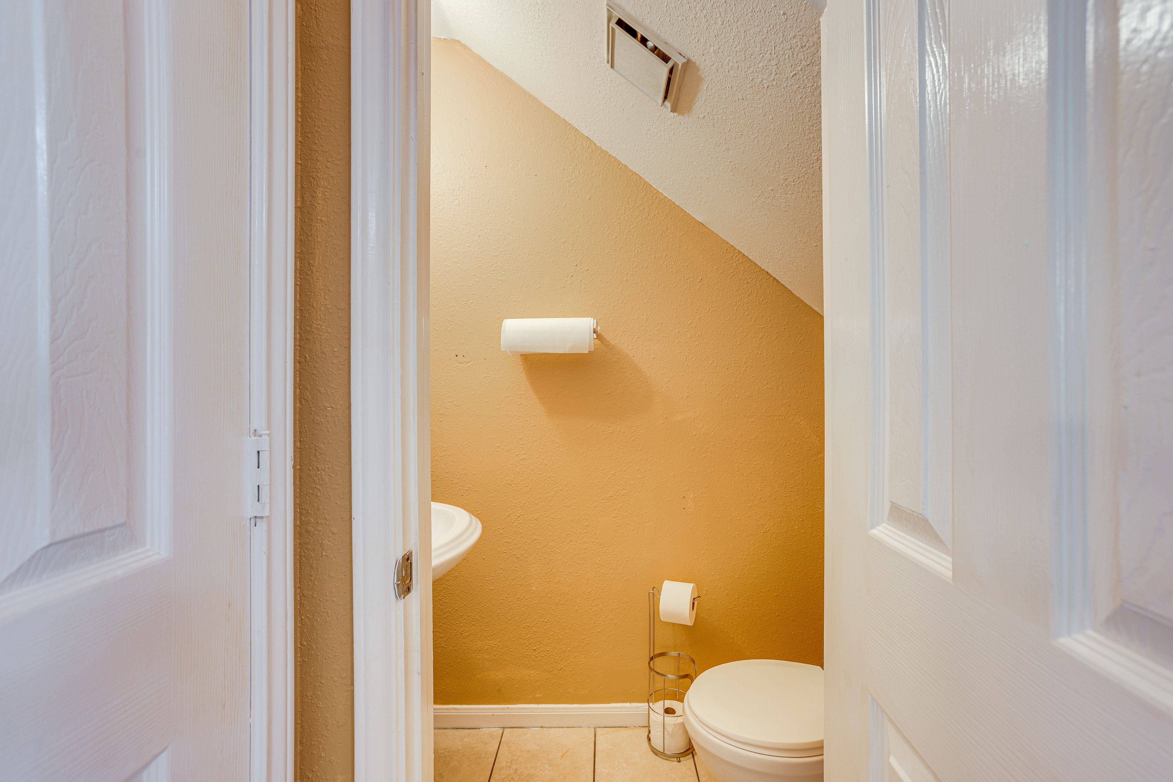 Half Bathroom | 1st Floor