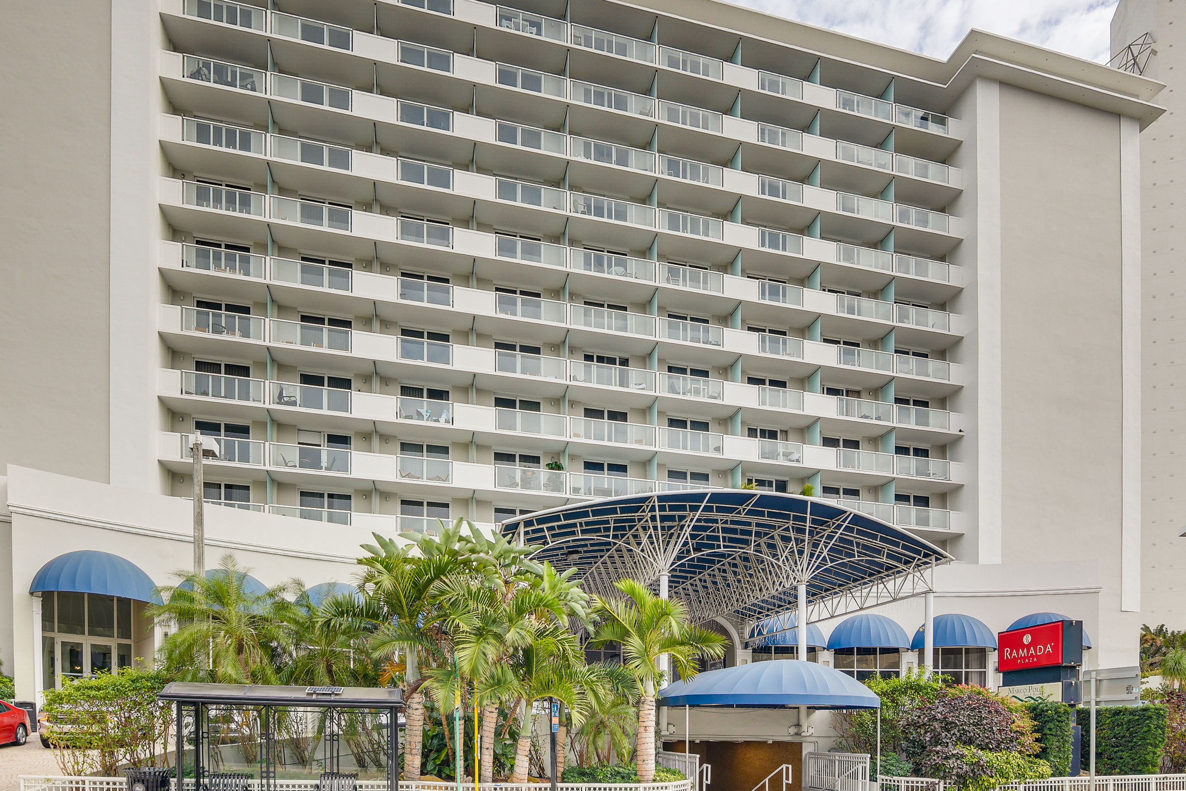 Exterior | Parking | Paid Valet Parking