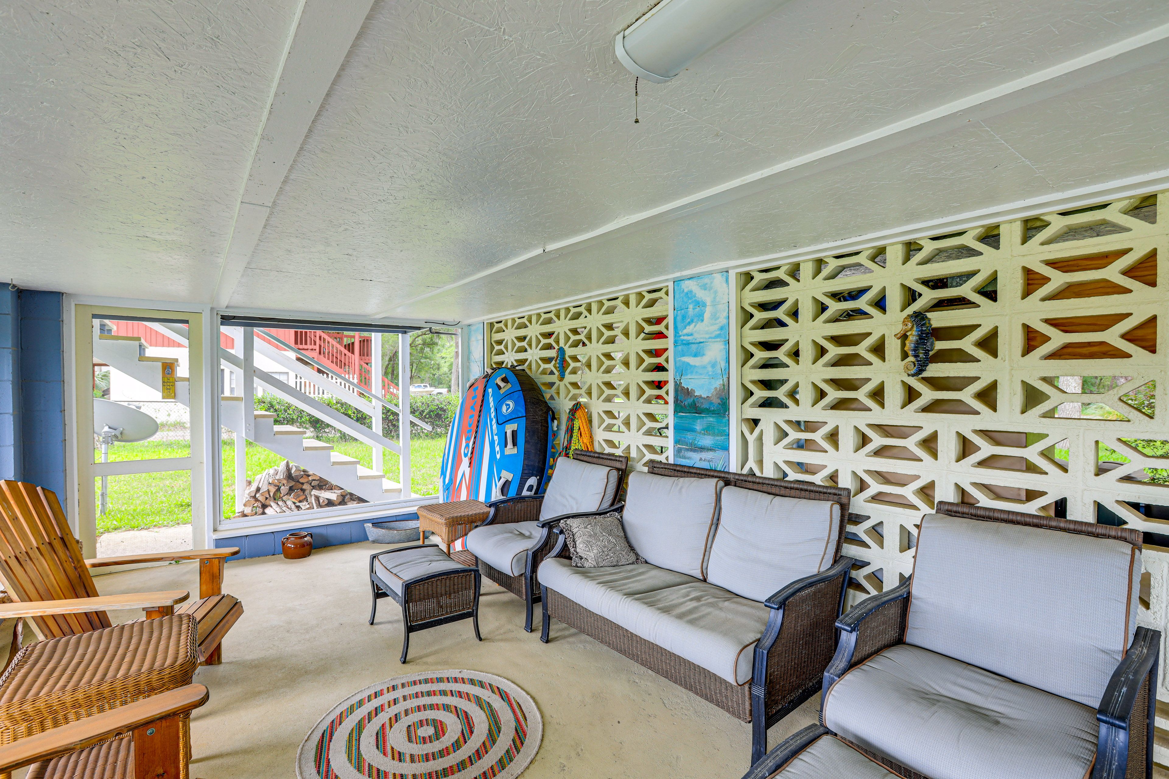 Screened Porch | Outdoor Dining Area