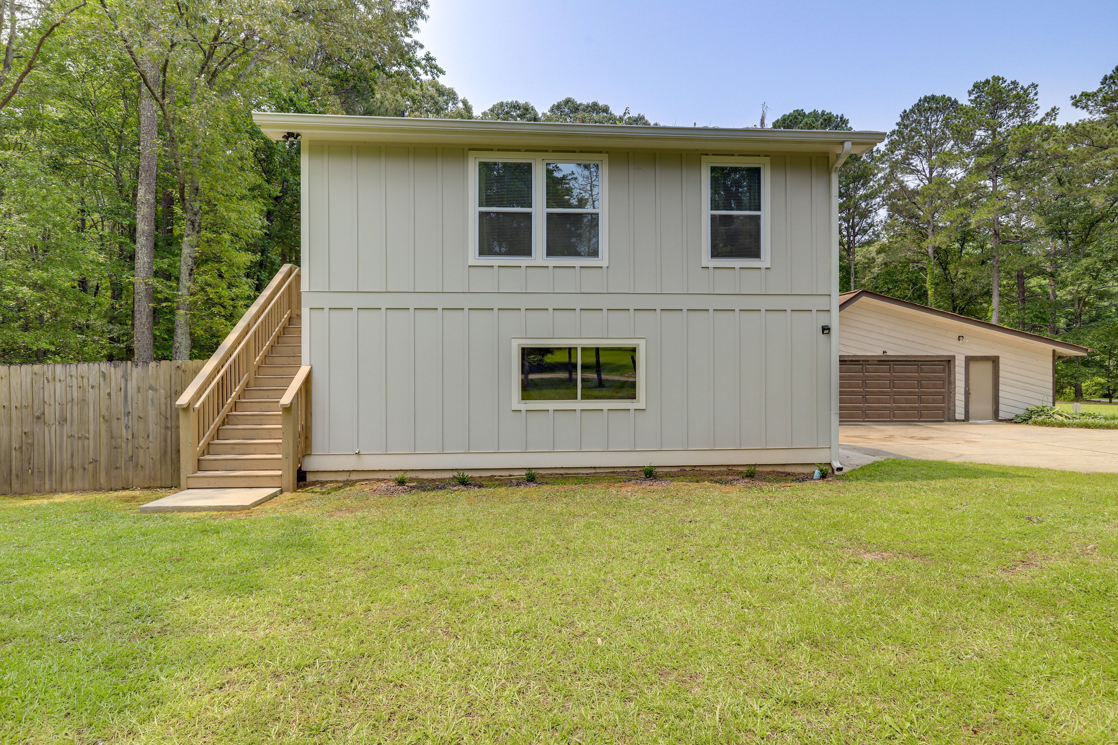 Exterior | Parking | Driveway (2 Vehicles)