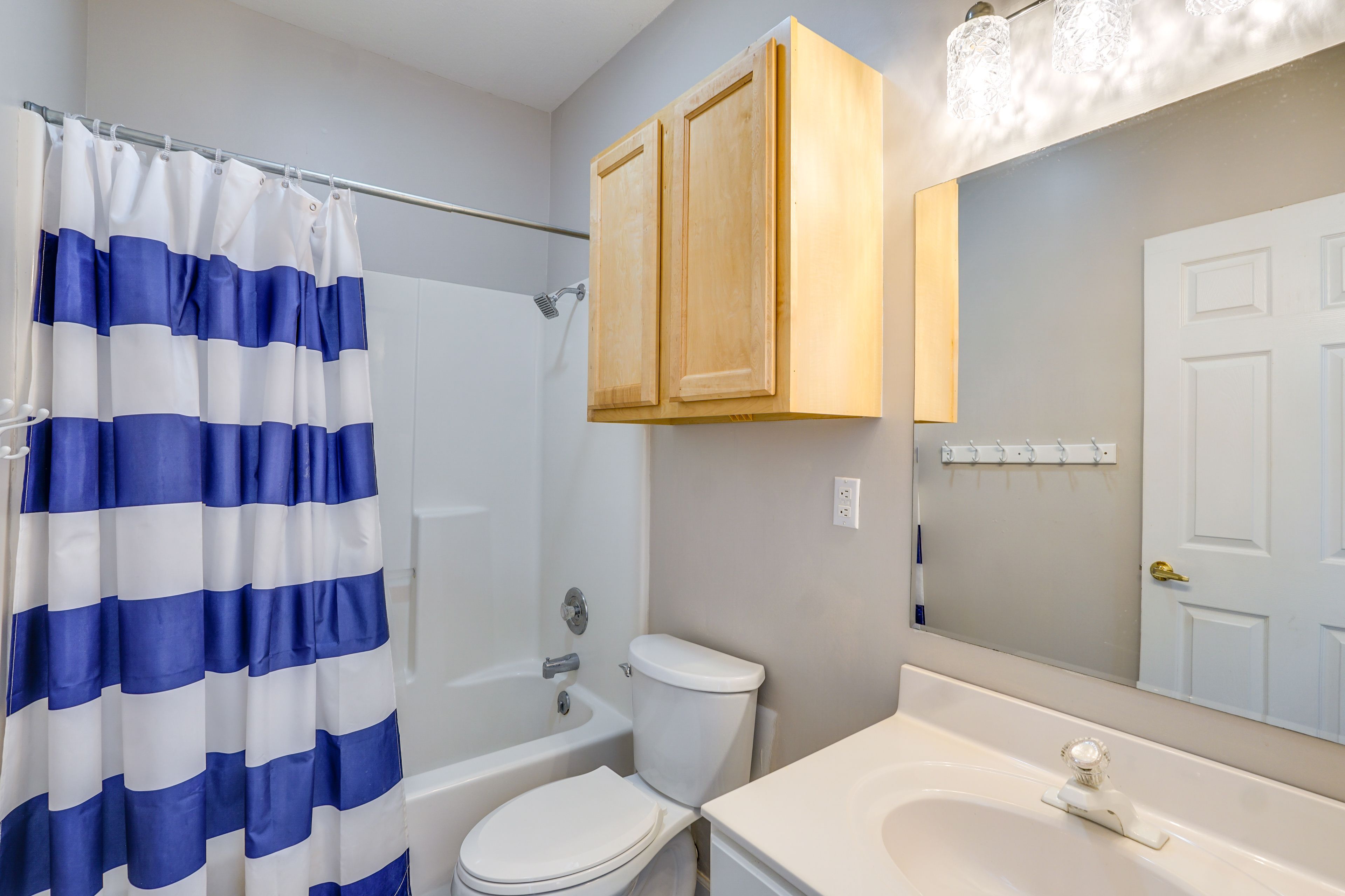 Full Bathroom | Upper Level
